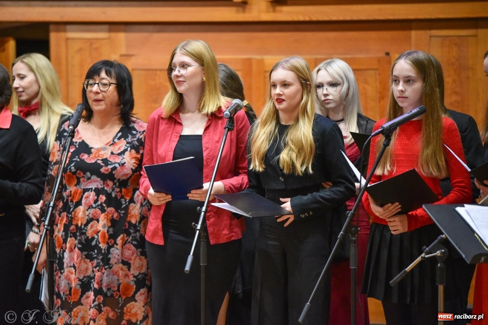 Zdjęcie w galerii na portalu naszraciborz.pl: PSM. Koncert i nagrody z okazji Dnia Edukacji Narodowej w Raciborzu wiadomości z regionu