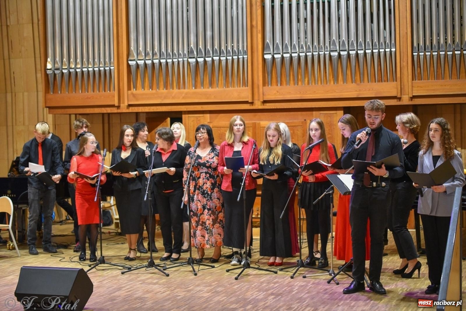 Zdjęcie w galerii na portalu naszraciborz.pl: PSM. Koncert i nagrody z okazji Dnia Edukacji Narodowej w Raciborzu wiadomości z regionu