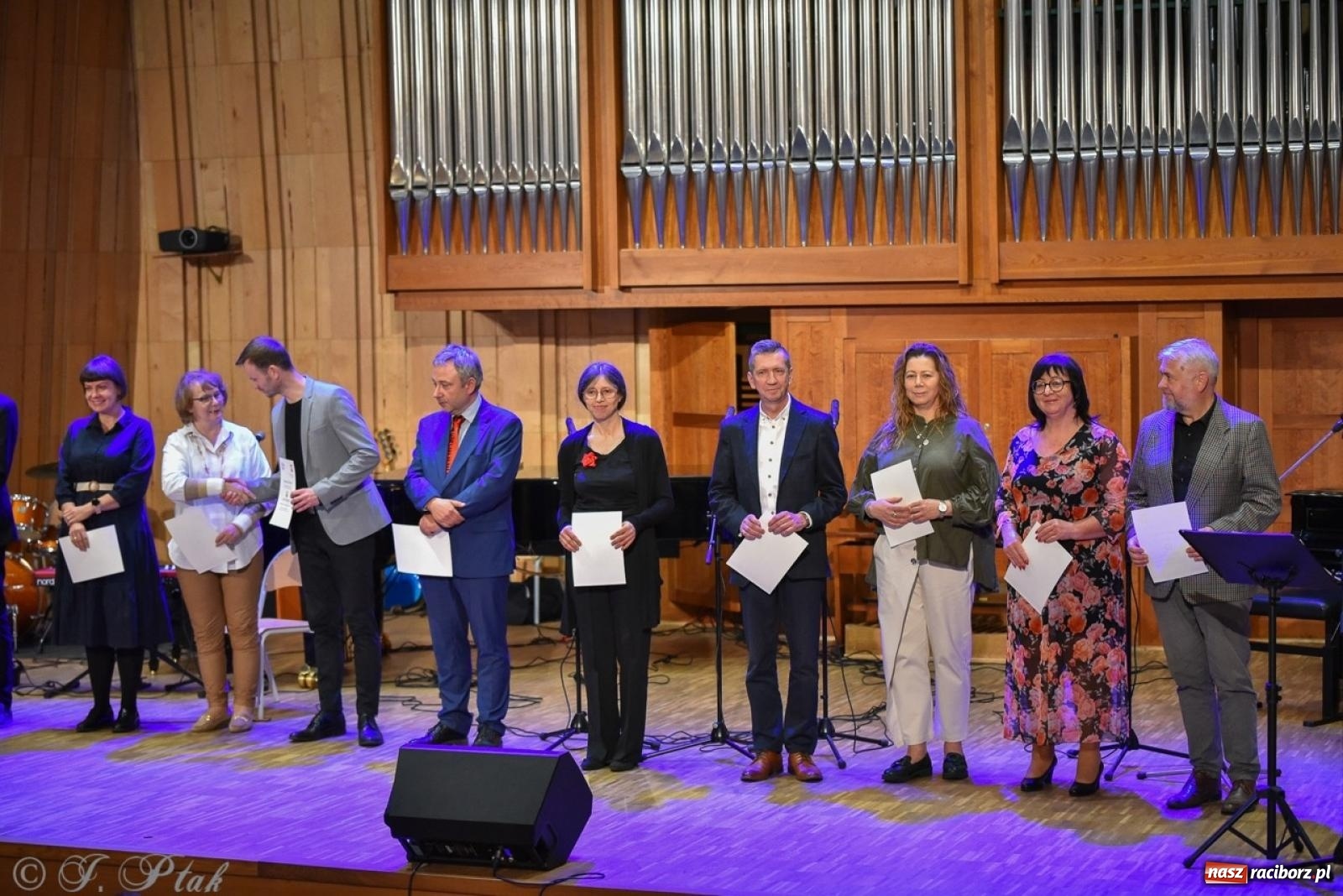 Zdjęcie w galerii na portalu naszraciborz.pl: PSM. Koncert i nagrody z okazji Dnia Edukacji Narodowej w Raciborzu wiadomości z regionu