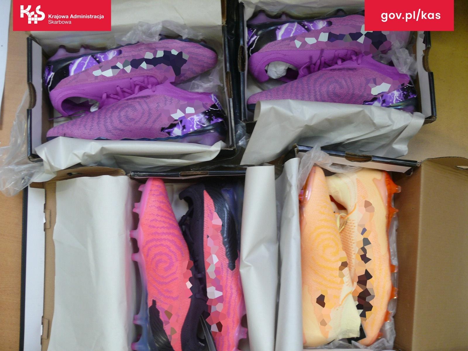 Zdjęcie w galerii na portalu naszraciborz.pl: Służby celno-skarbowe kontrolują przesyłki z Azji. Szukają podróbek wiadomości z regionu