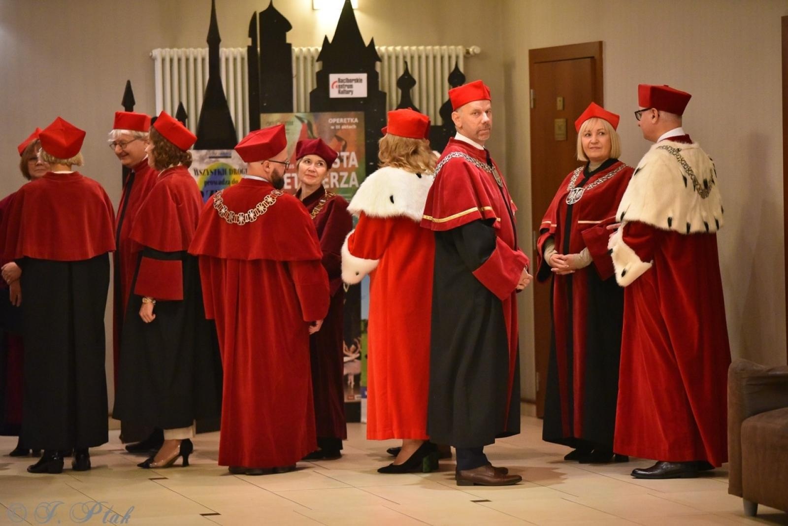 Zdjęcie w galerii na portalu naszraciborz.pl: Raciborska Akademia Nauk Stosowanych zainaugurowała nowy rok akademicki wiadomości z regionu