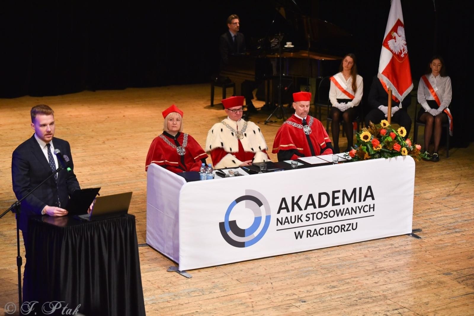 Zdjęcie w galerii na portalu naszraciborz.pl: Raciborska Akademia Nauk Stosowanych zainaugurowała nowy rok akademicki wiadomości z regionu