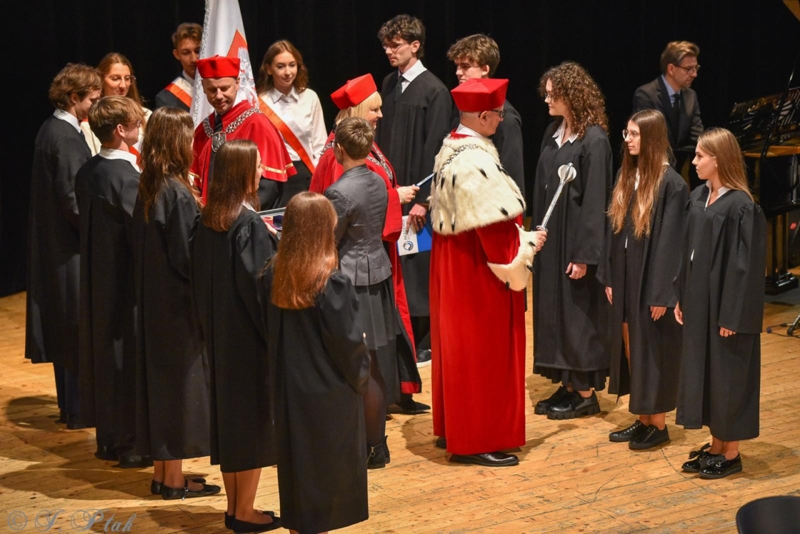 Zdjęcie w galerii na portalu naszraciborz.pl: Raciborska Akademia Nauk Stosowanych zainaugurowała nowy rok akademicki wiadomości z regionu