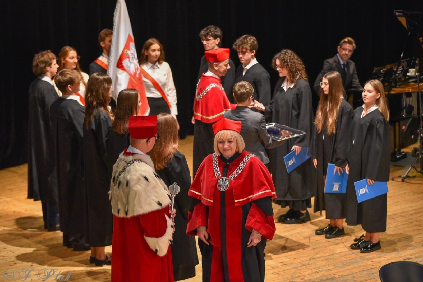 Zdjęcie w galerii na portalu naszraciborz.pl: Raciborska Akademia Nauk Stosowanych zainaugurowała nowy rok akademicki wiadomości z regionu