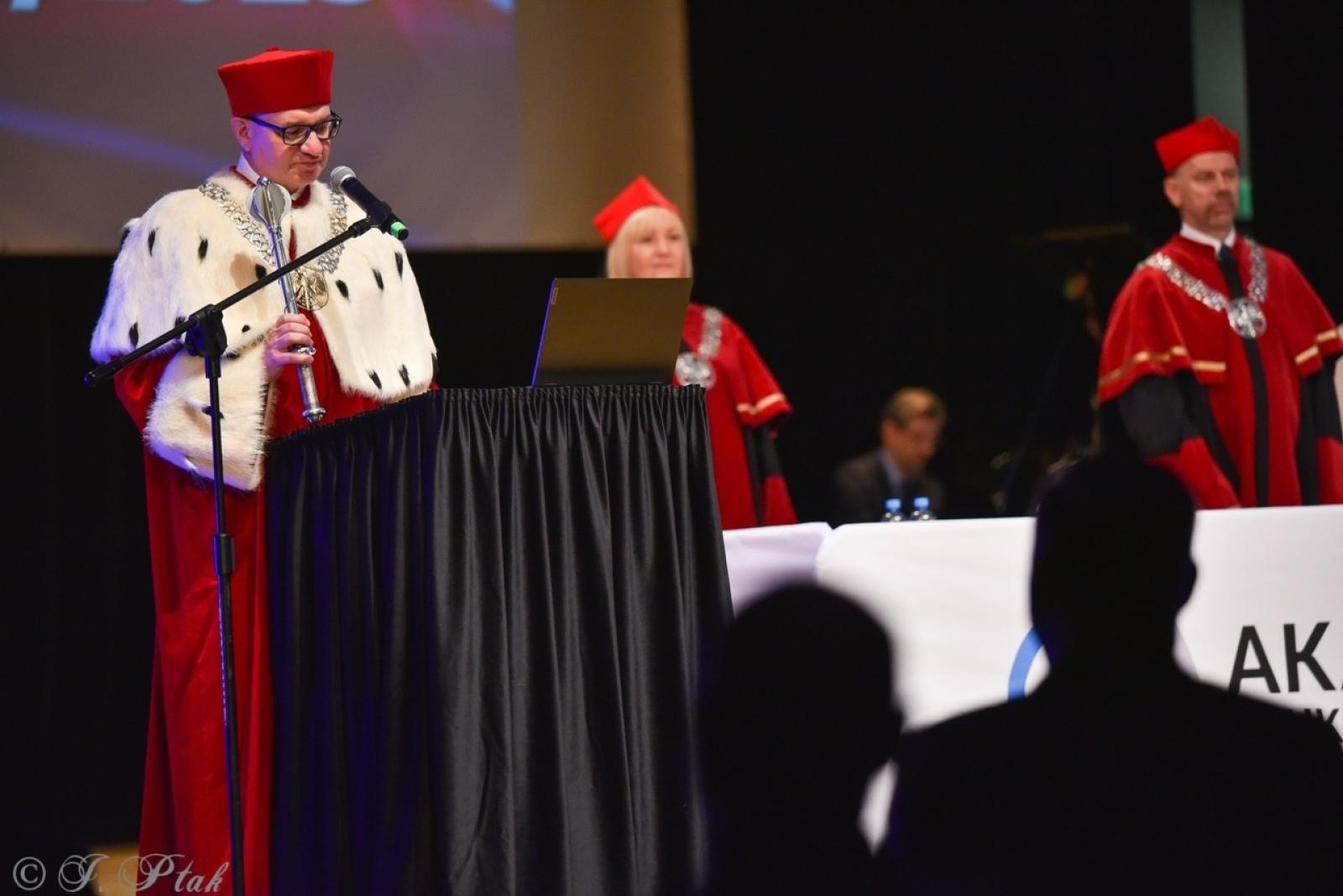 Zdjęcie w galerii na portalu naszraciborz.pl: Raciborska Akademia Nauk Stosowanych zainaugurowała nowy rok akademicki wiadomości z regionu