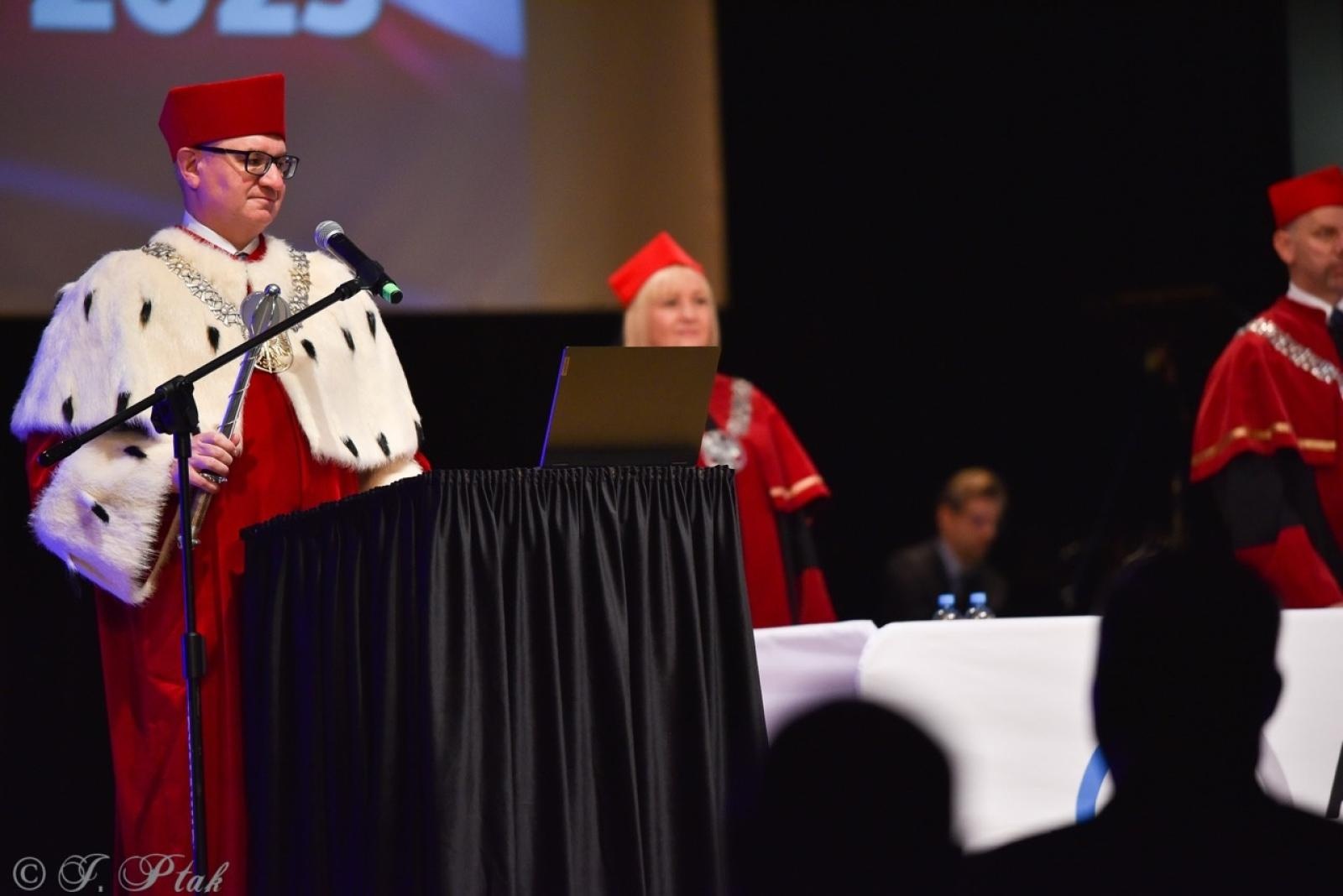 Zdjęcie w galerii na portalu naszraciborz.pl: Raciborska Akademia Nauk Stosowanych zainaugurowała nowy rok akademicki wiadomości z regionu