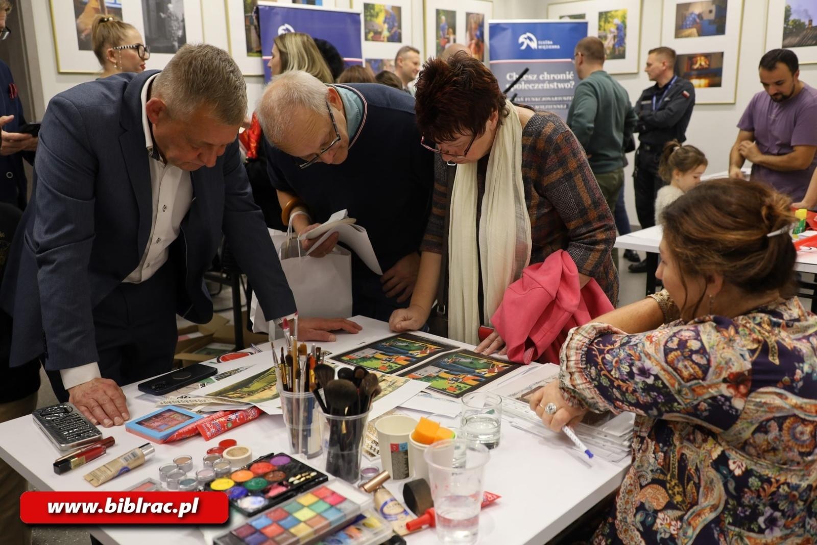 Zdjęcie w galerii na portalu naszraciborz.pl: Tajemniczy Żniwiarz i śledztwo w bibliotece! Noc kryminalnych zagadek w Raciborzu wiadomości z regionu