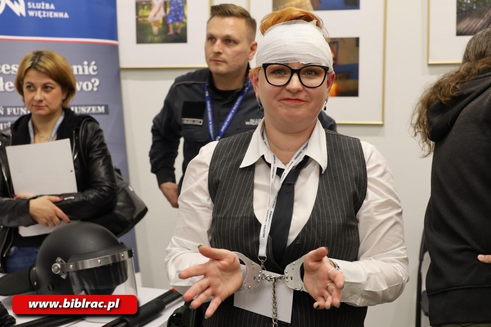 Zdjęcie w galerii na portalu naszraciborz.pl: Tajemniczy Żniwiarz i śledztwo w bibliotece! Noc kryminalnych zagadek w Raciborzu wiadomości z regionu