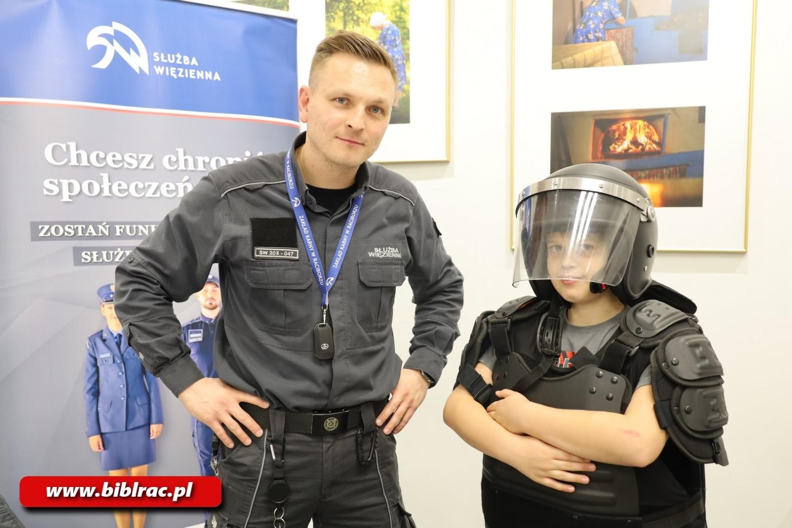 Zdjęcie w galerii na portalu naszraciborz.pl: Tajemniczy Żniwiarz i śledztwo w bibliotece! Noc kryminalnych zagadek w Raciborzu wiadomości z regionu