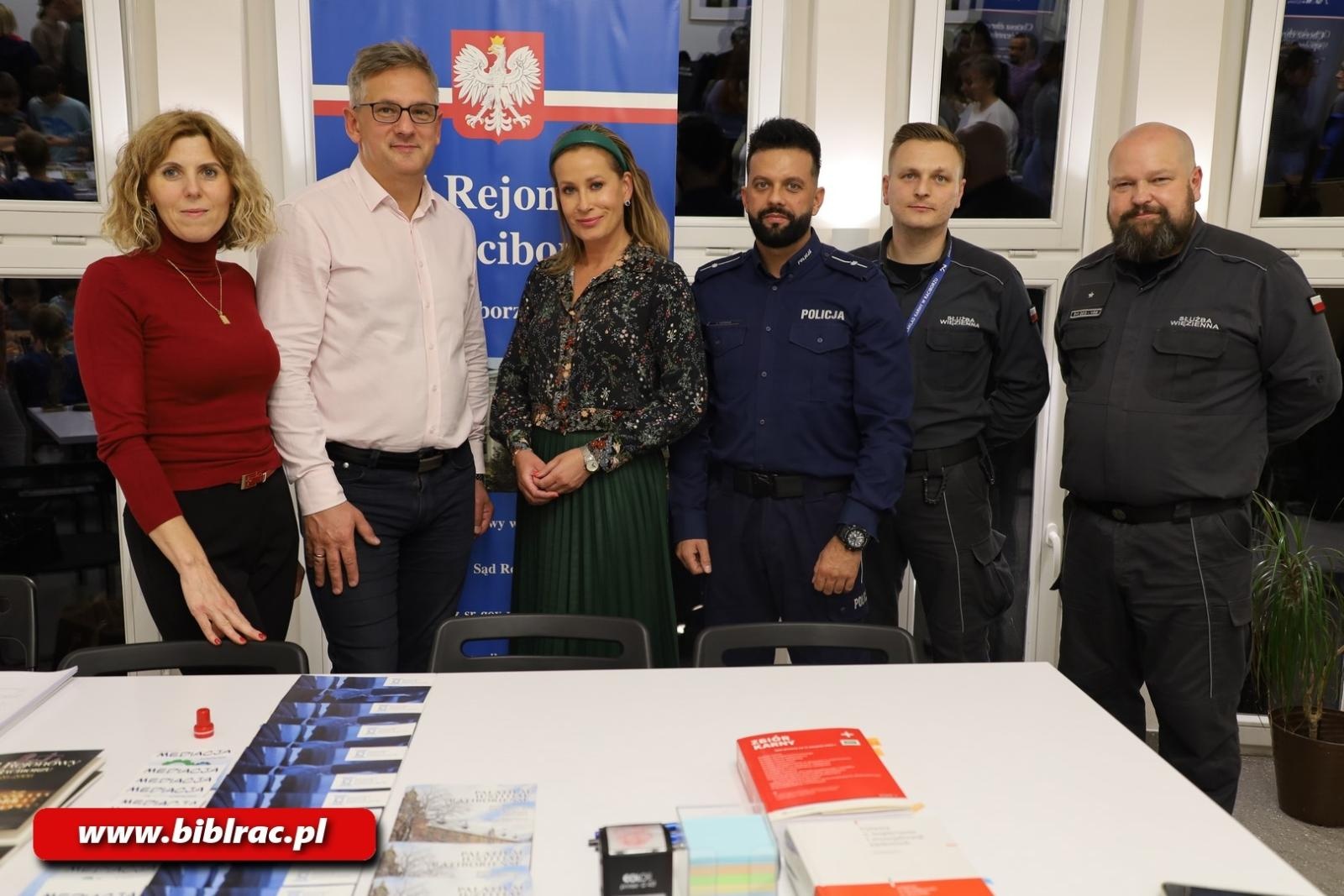 Zdjęcie w galerii na portalu naszraciborz.pl: Tajemniczy Żniwiarz i śledztwo w bibliotece! Noc kryminalnych zagadek w Raciborzu wiadomości z regionu