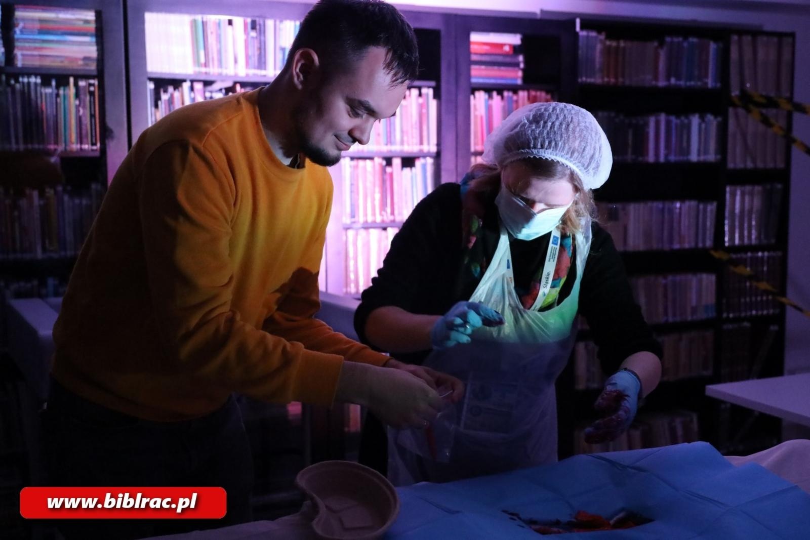 Zdjęcie w galerii na portalu naszraciborz.pl: Tajemniczy Żniwiarz i śledztwo w bibliotece! Noc kryminalnych zagadek w Raciborzu wiadomości z regionu