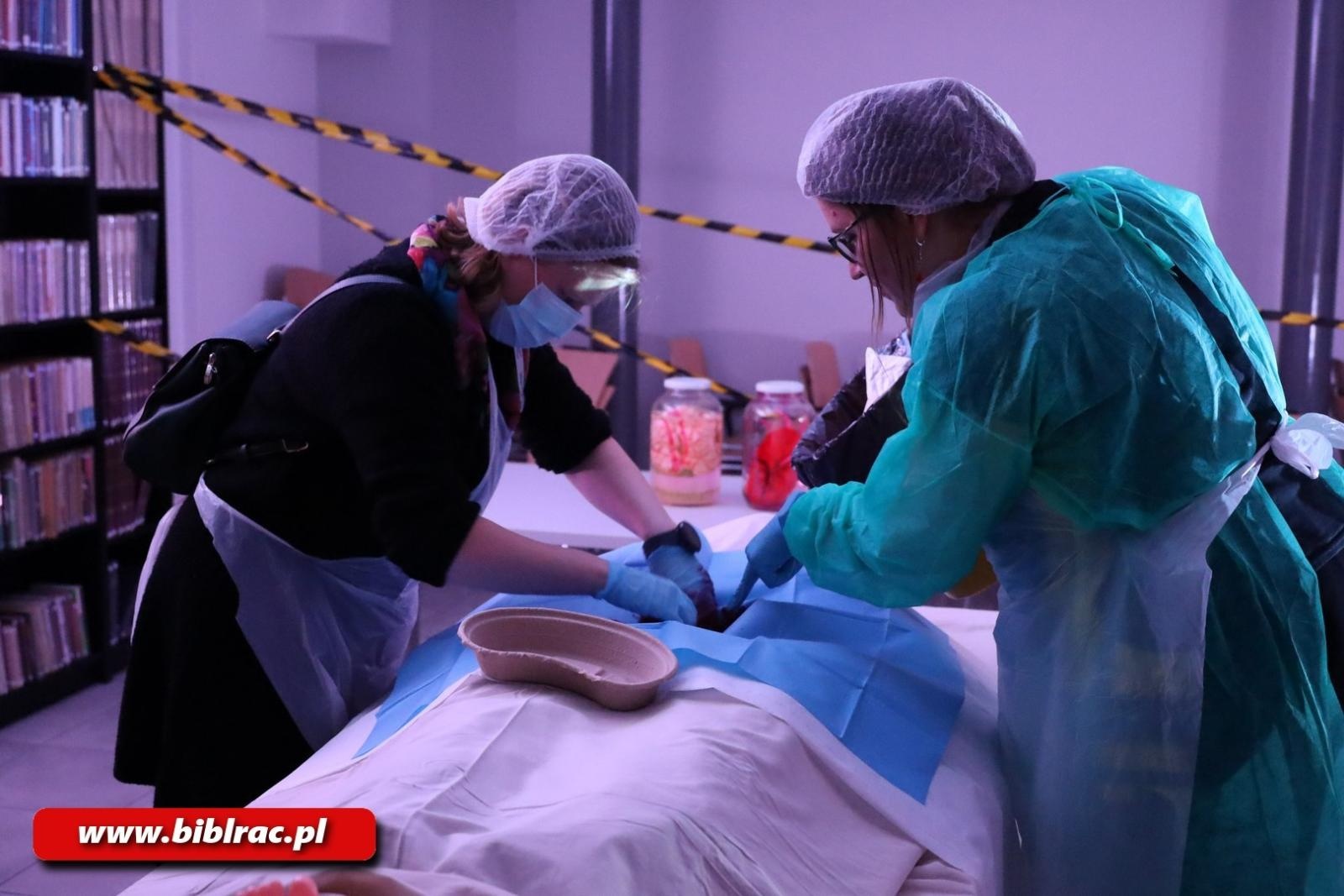 Zdjęcie w galerii na portalu naszraciborz.pl: Tajemniczy Żniwiarz i śledztwo w bibliotece! Noc kryminalnych zagadek w Raciborzu wiadomości z regionu