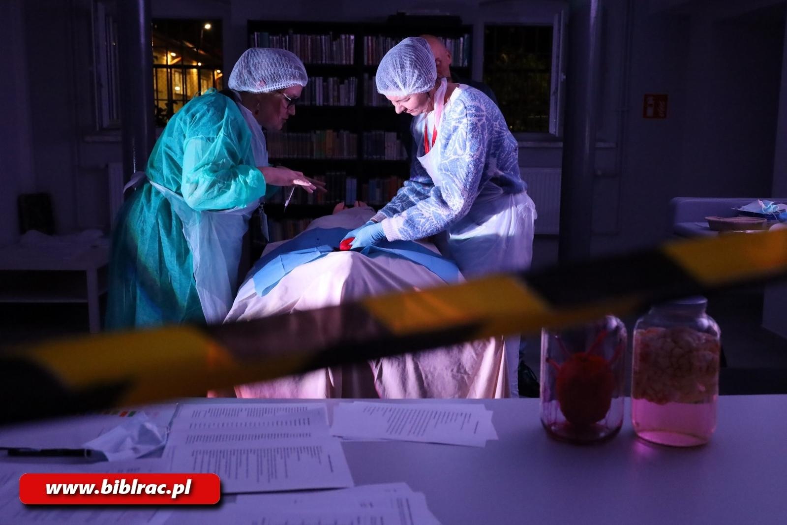 Zdjęcie w galerii na portalu naszraciborz.pl: Tajemniczy Żniwiarz i śledztwo w bibliotece! Noc kryminalnych zagadek w Raciborzu wiadomości z regionu