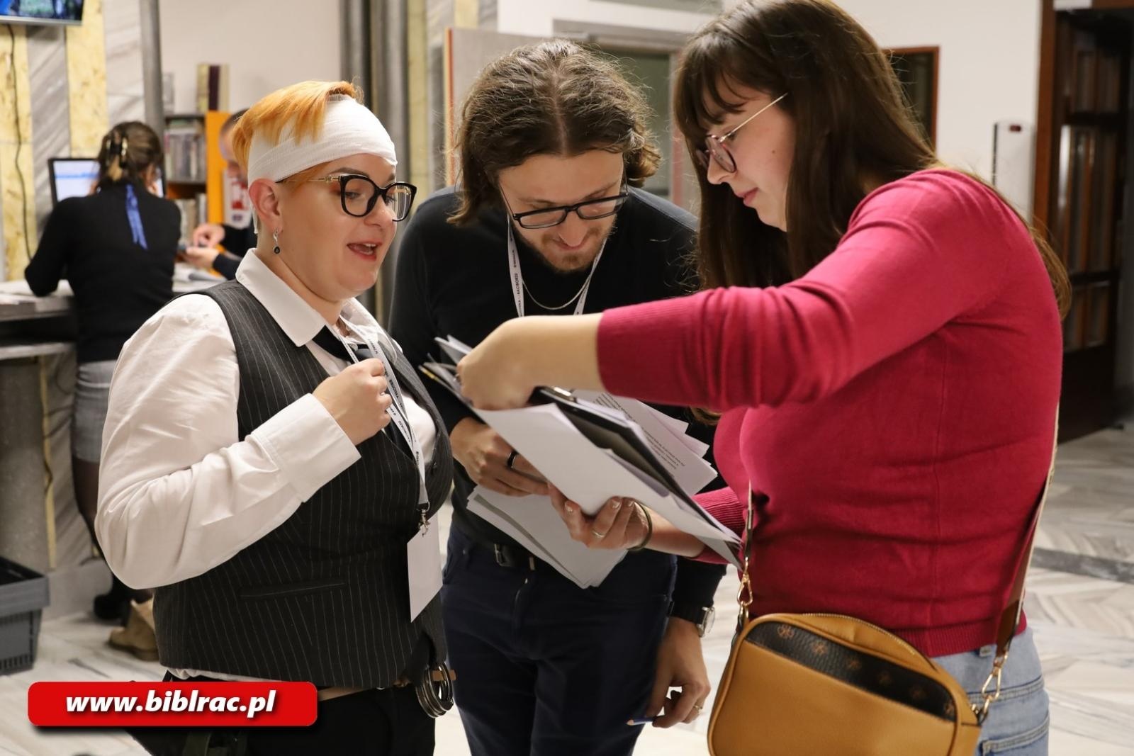 Zdjęcie w galerii na portalu naszraciborz.pl: Tajemniczy Żniwiarz i śledztwo w bibliotece! Noc kryminalnych zagadek w Raciborzu wiadomości z regionu