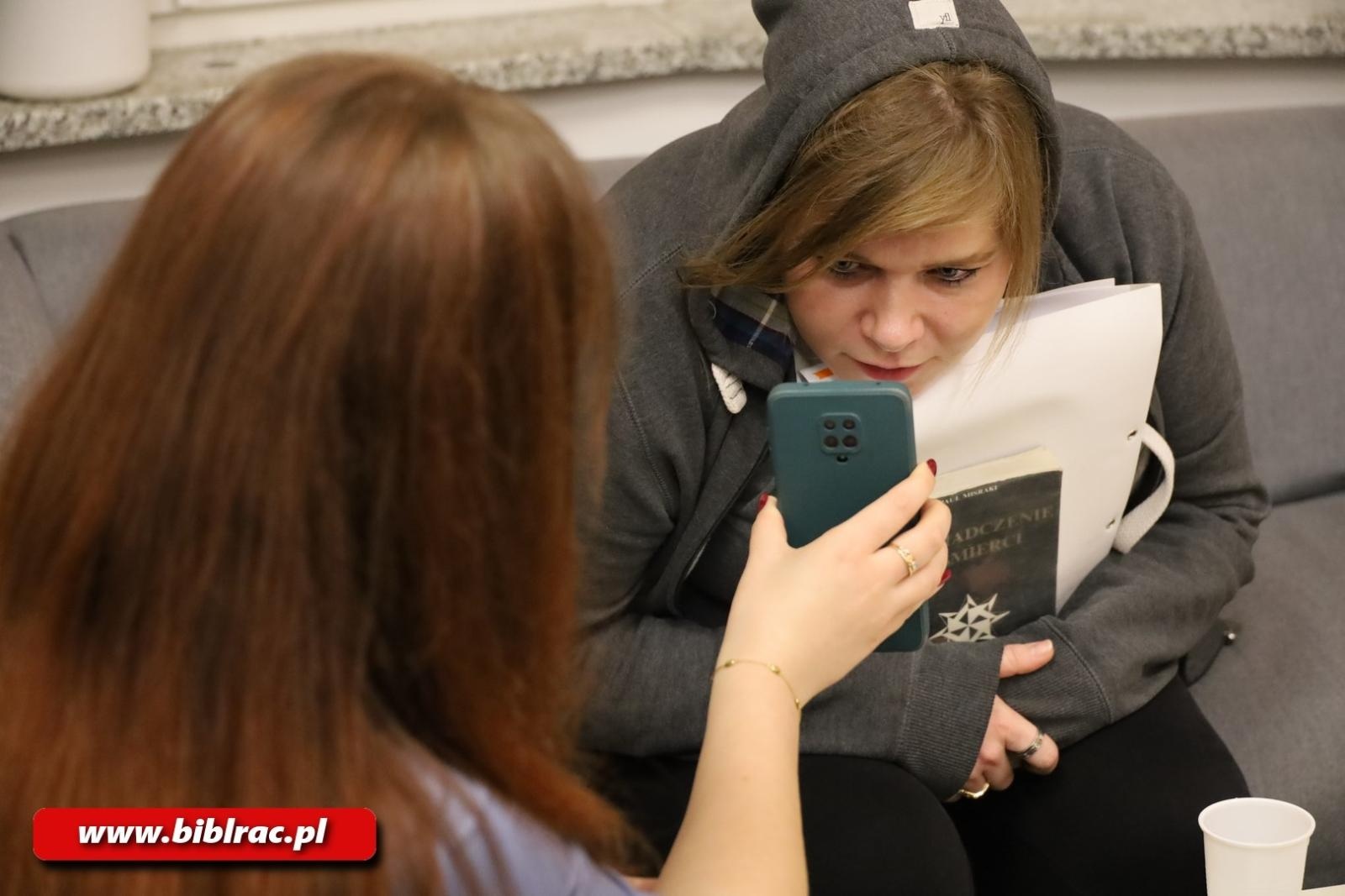 Zdjęcie w galerii na portalu naszraciborz.pl: Tajemniczy Żniwiarz i śledztwo w bibliotece! Noc kryminalnych zagadek w Raciborzu wiadomości z regionu