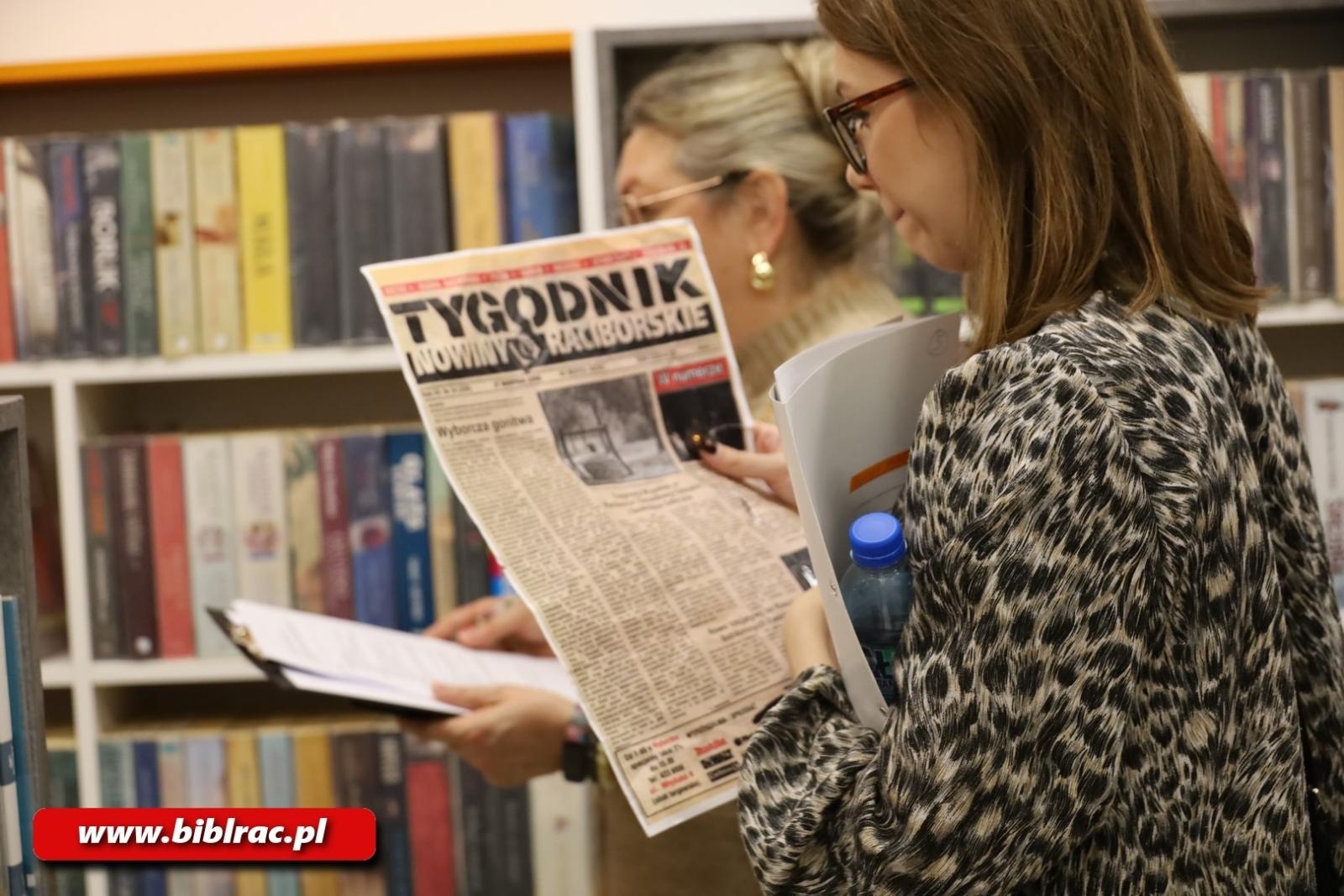 Zdjęcie w galerii na portalu naszraciborz.pl: Tajemniczy Żniwiarz i śledztwo w bibliotece! Noc kryminalnych zagadek w Raciborzu wiadomości z regionu