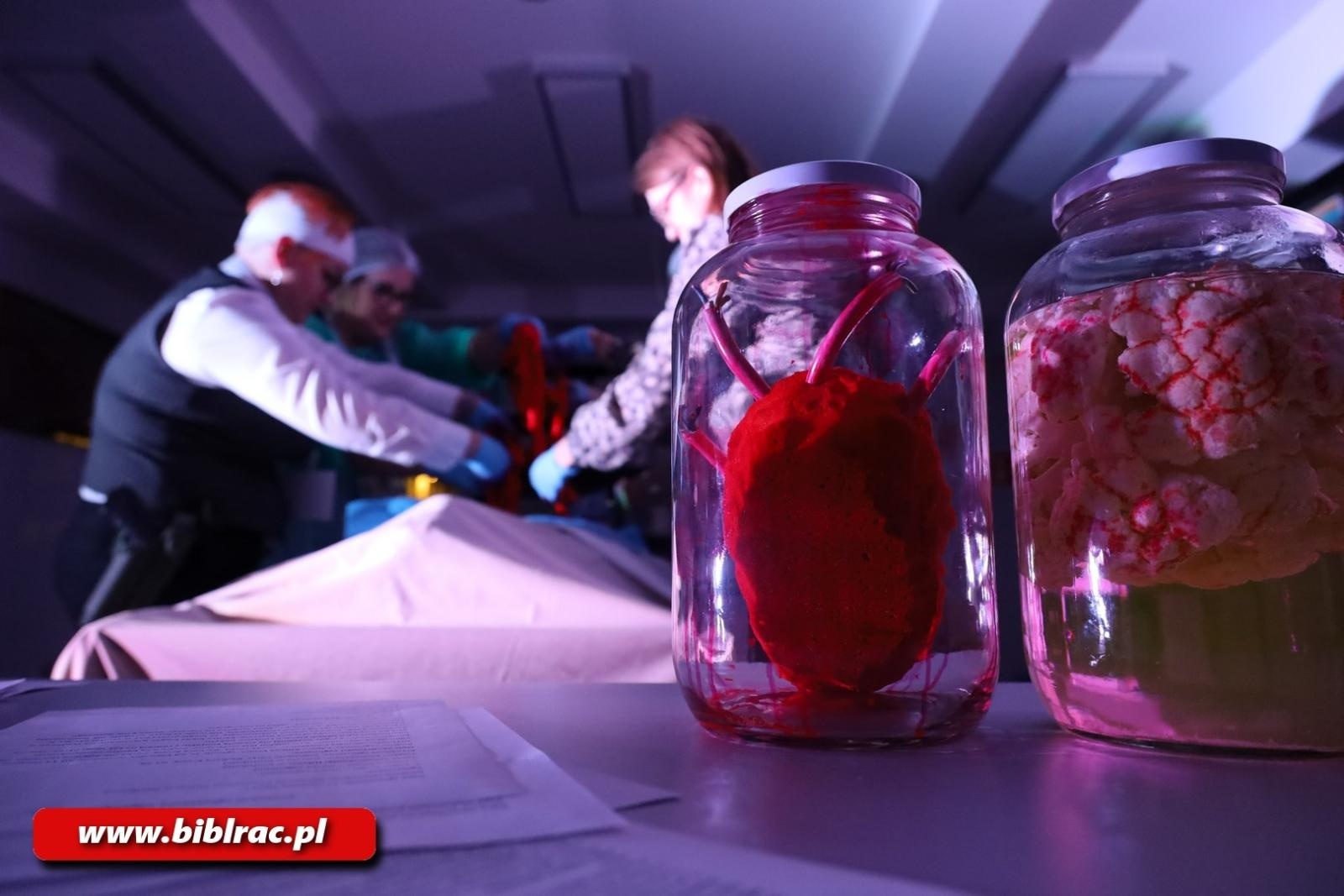 Zdjęcie w galerii na portalu naszraciborz.pl: Tajemniczy Żniwiarz i śledztwo w bibliotece! Noc kryminalnych zagadek w Raciborzu wiadomości z regionu