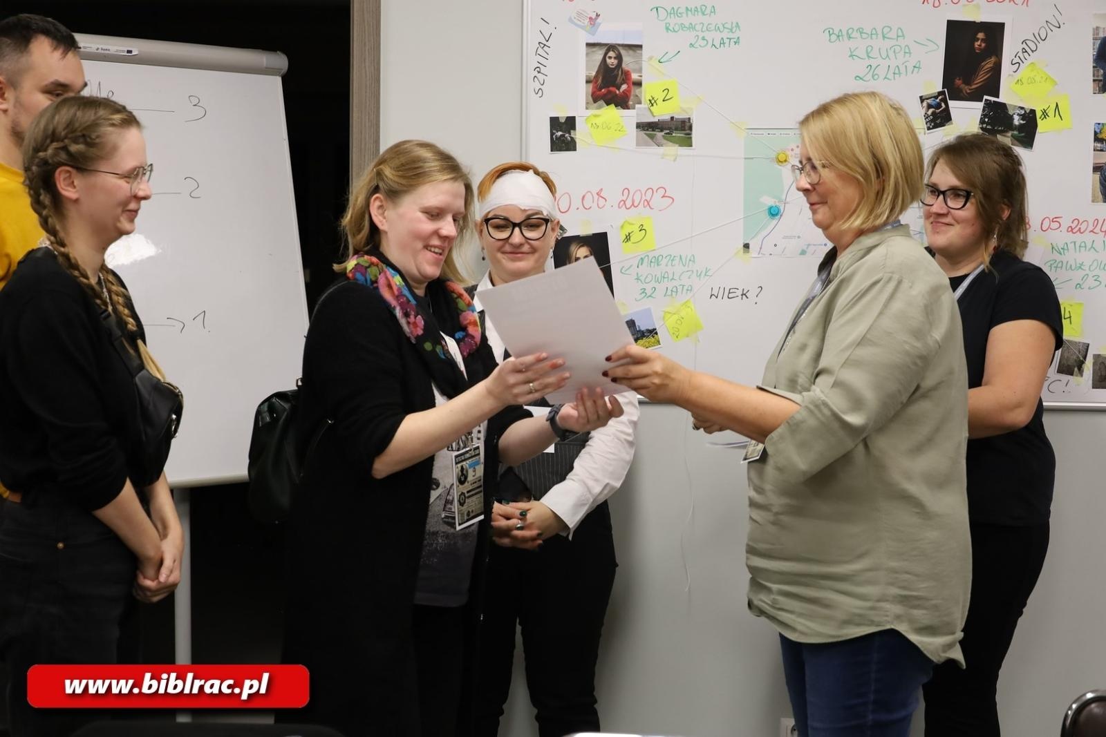 Zdjęcie w galerii na portalu naszraciborz.pl: Tajemniczy Żniwiarz i śledztwo w bibliotece! Noc kryminalnych zagadek w Raciborzu wiadomości z regionu