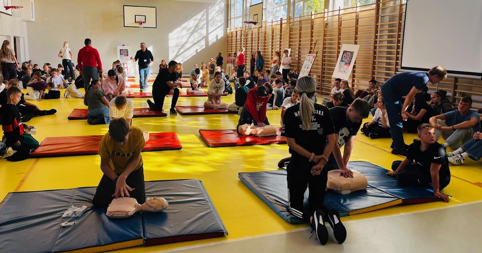 Zdjęcie w galerii na portalu naszraciborz.pl: #UczymyRatować w SP1 wiadomości z regionu