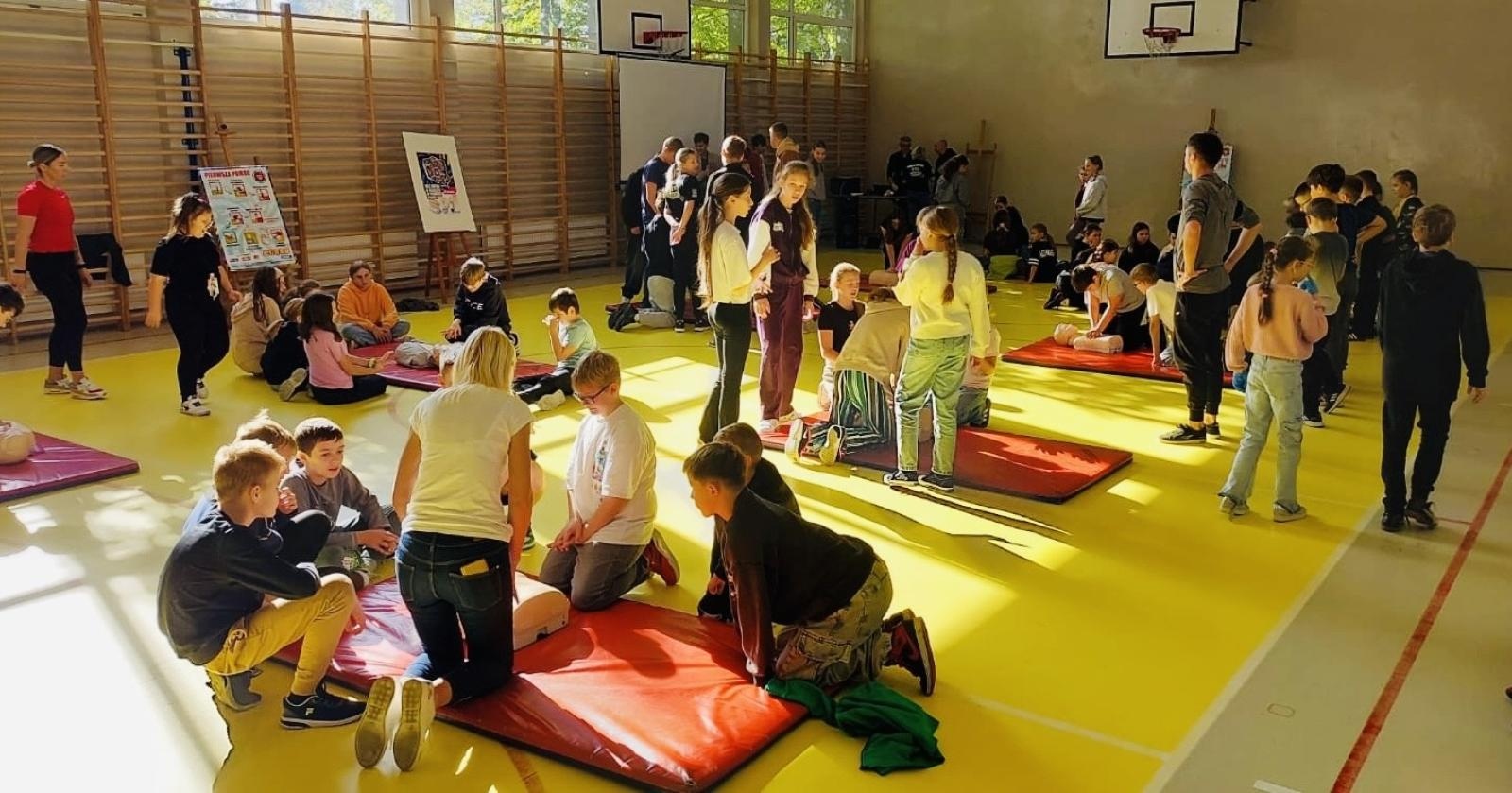 Zdjęcie w galerii na portalu naszraciborz.pl: #UczymyRatować w SP1 wiadomości z regionu