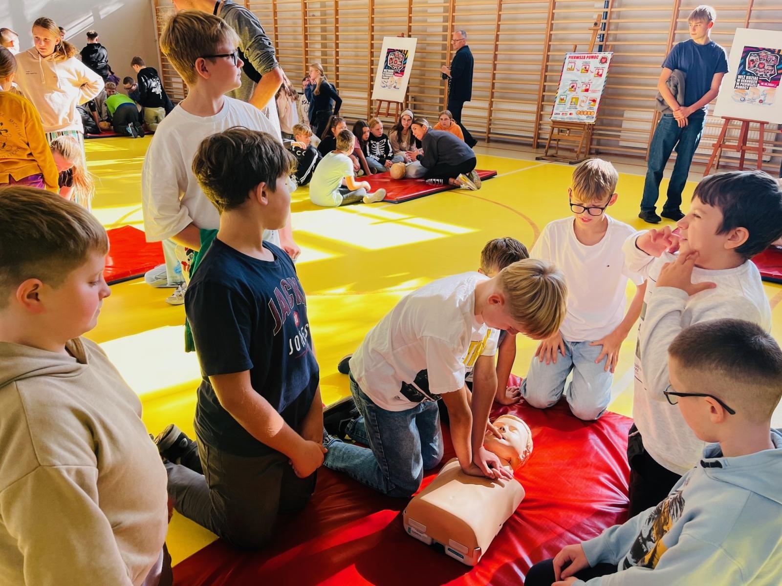 Zdjęcie w galerii na portalu naszraciborz.pl: #UczymyRatować w SP1 wiadomości z regionu