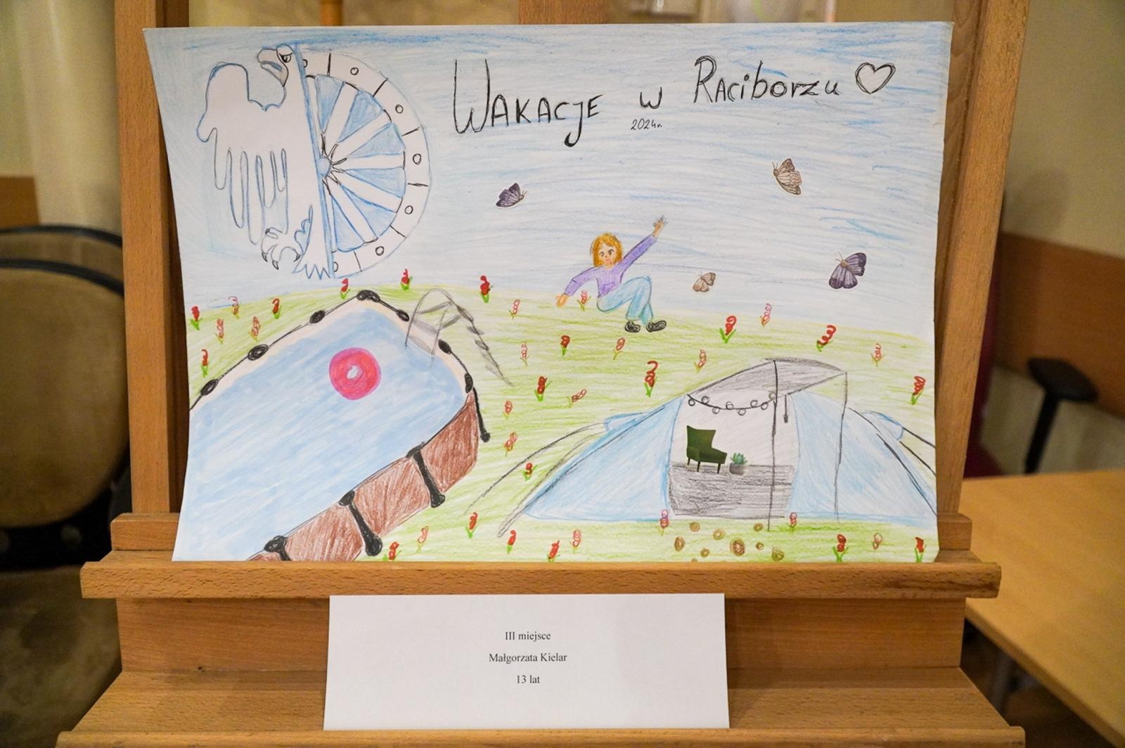 Zdjęcie w galerii na portalu naszraciborz.pl: Nagrodzono laureatów konkursu plastycznego Moje wakacyjne wspomnienia z Raciborza wiadomości z regionu