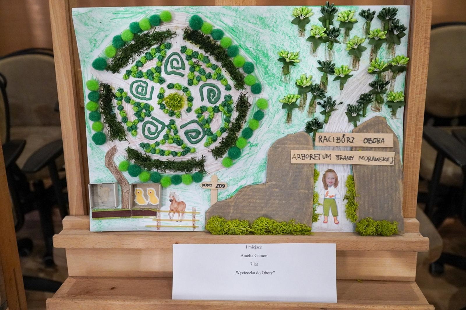 Zdjęcie w galerii na portalu naszraciborz.pl: Nagrodzono laureatów konkursu plastycznego Moje wakacyjne wspomnienia z Raciborza wiadomości z regionu