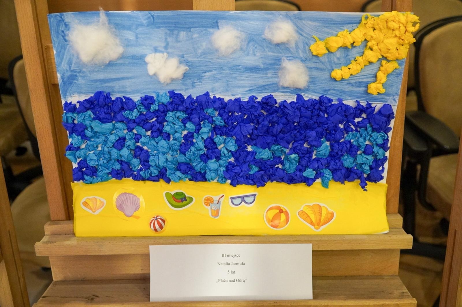 Zdjęcie w galerii na portalu naszraciborz.pl: Nagrodzono laureatów konkursu plastycznego Moje wakacyjne wspomnienia z Raciborza wiadomości z regionu