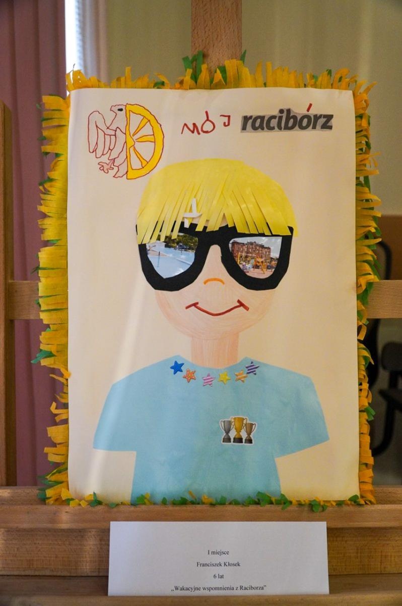 Zdjęcie w galerii na portalu naszraciborz.pl: Nagrodzono laureatów konkursu plastycznego Moje wakacyjne wspomnienia z Raciborza wiadomości z regionu