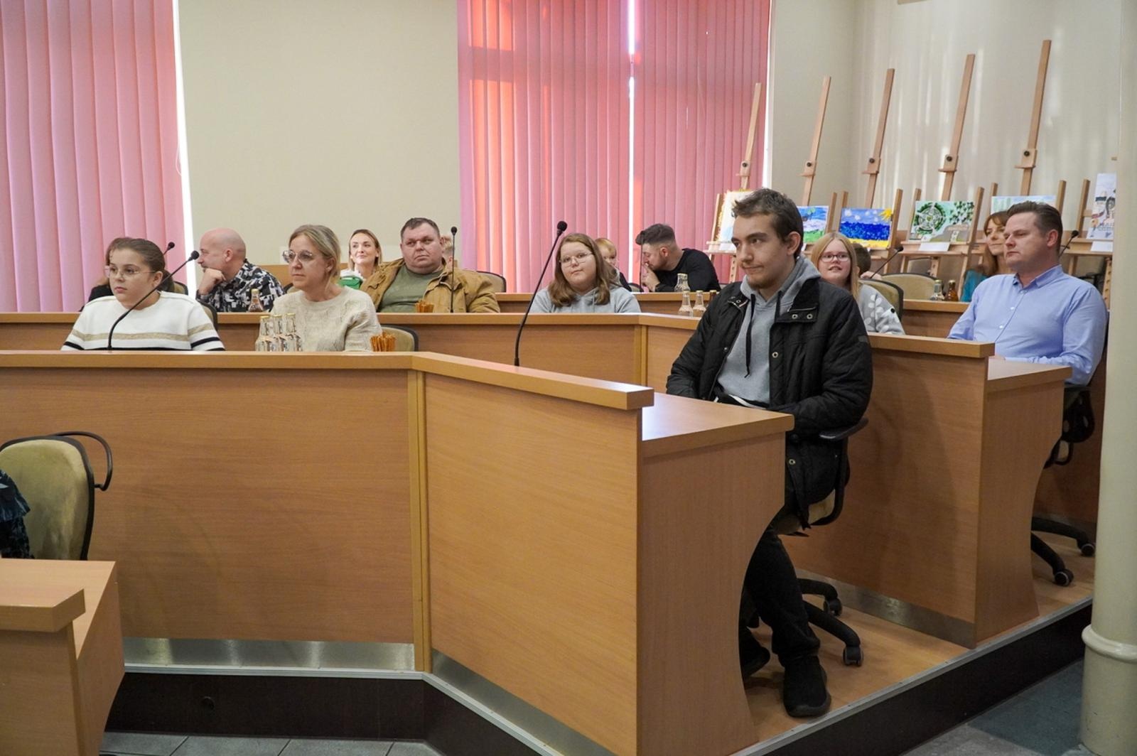 Zdjęcie w galerii na portalu naszraciborz.pl: Nagrodzono laureatów konkursu plastycznego Moje wakacyjne wspomnienia z Raciborza wiadomości z regionu