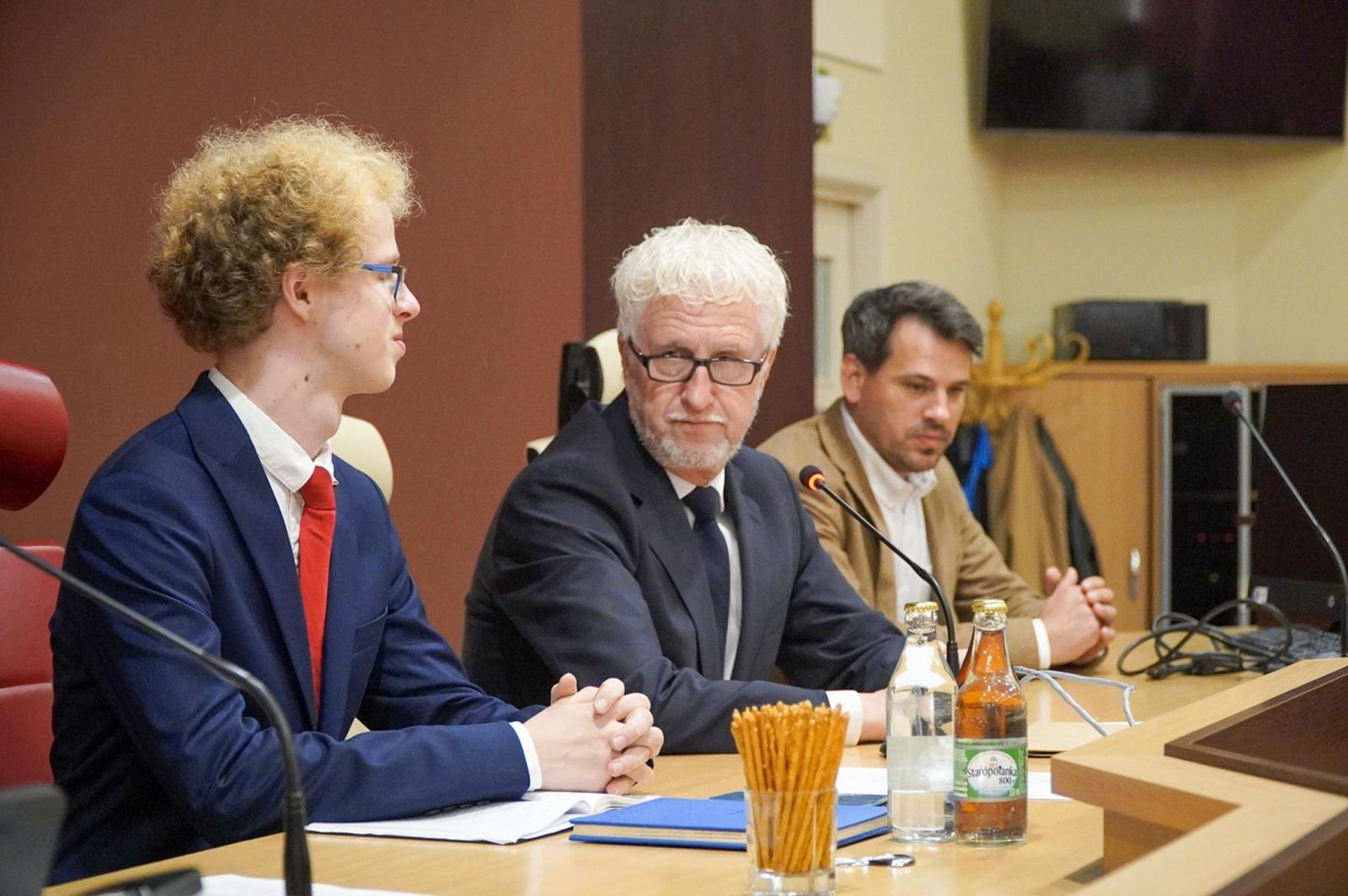 Zdjęcie w galerii na portalu naszraciborz.pl: Nagrodzono laureatów konkursu plastycznego Moje wakacyjne wspomnienia z Raciborza wiadomości z regionu