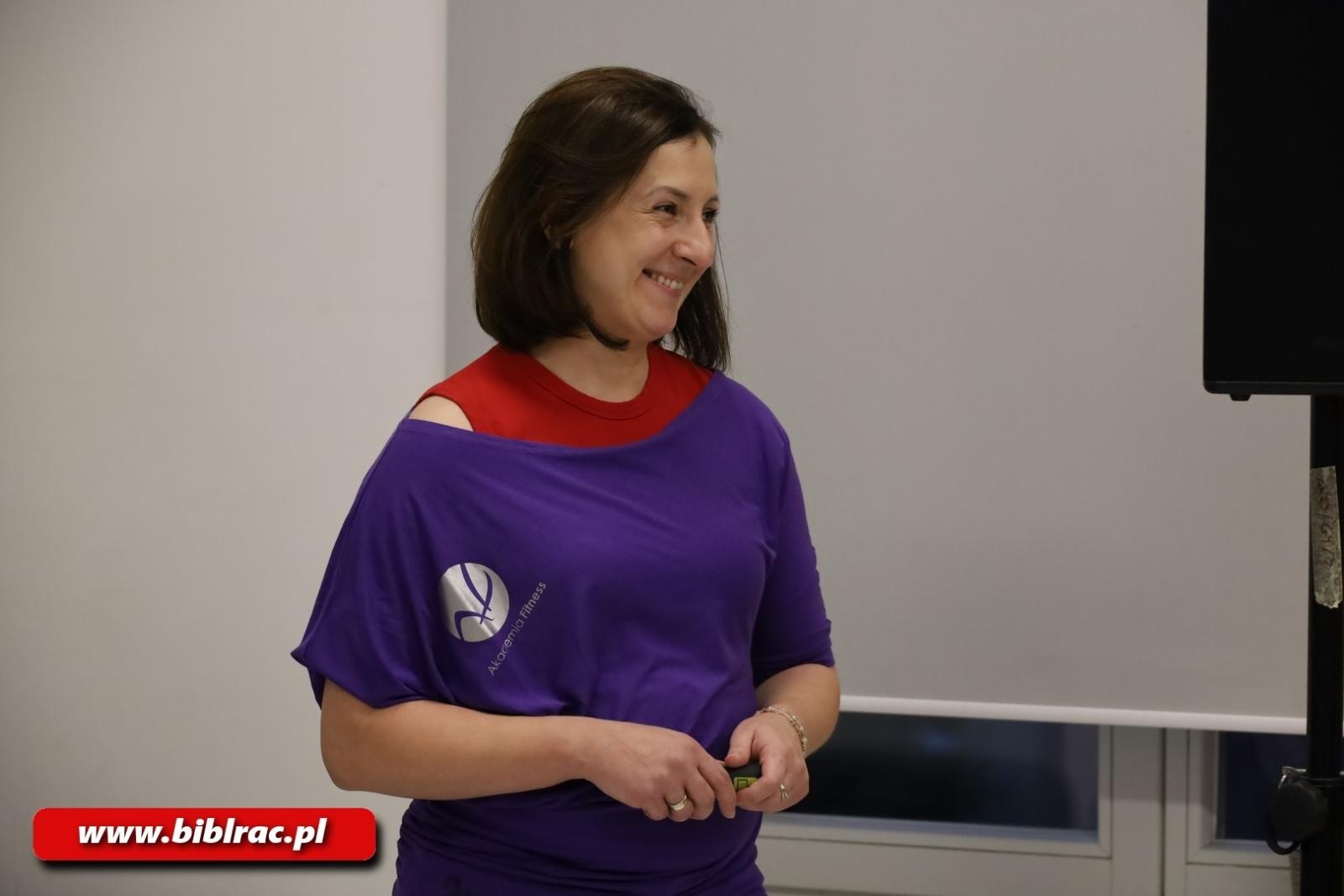 Zdjęcie w galerii na portalu naszraciborz.pl: Jak odpoczywać – spotkanie z fizjoterapeutką Agatą Szczepaniak w bibliotece wiadomości z regionu