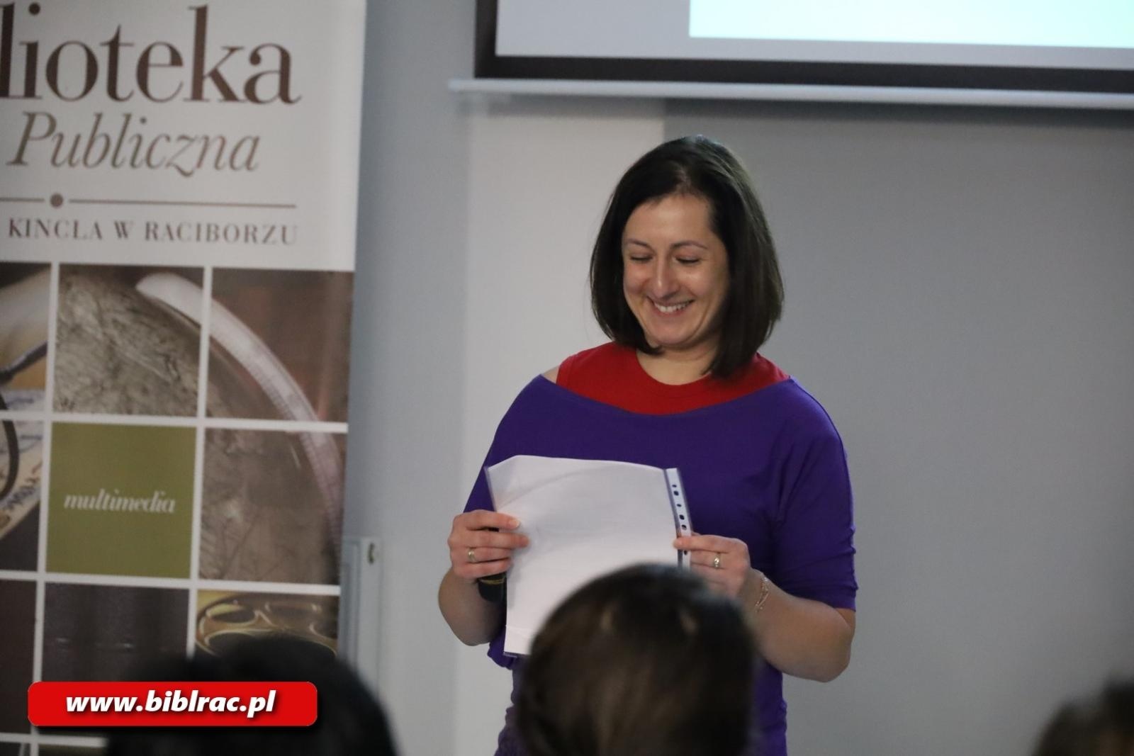 Zdjęcie w galerii na portalu naszraciborz.pl: Jak odpoczywać – spotkanie z fizjoterapeutką Agatą Szczepaniak w bibliotece wiadomości z regionu