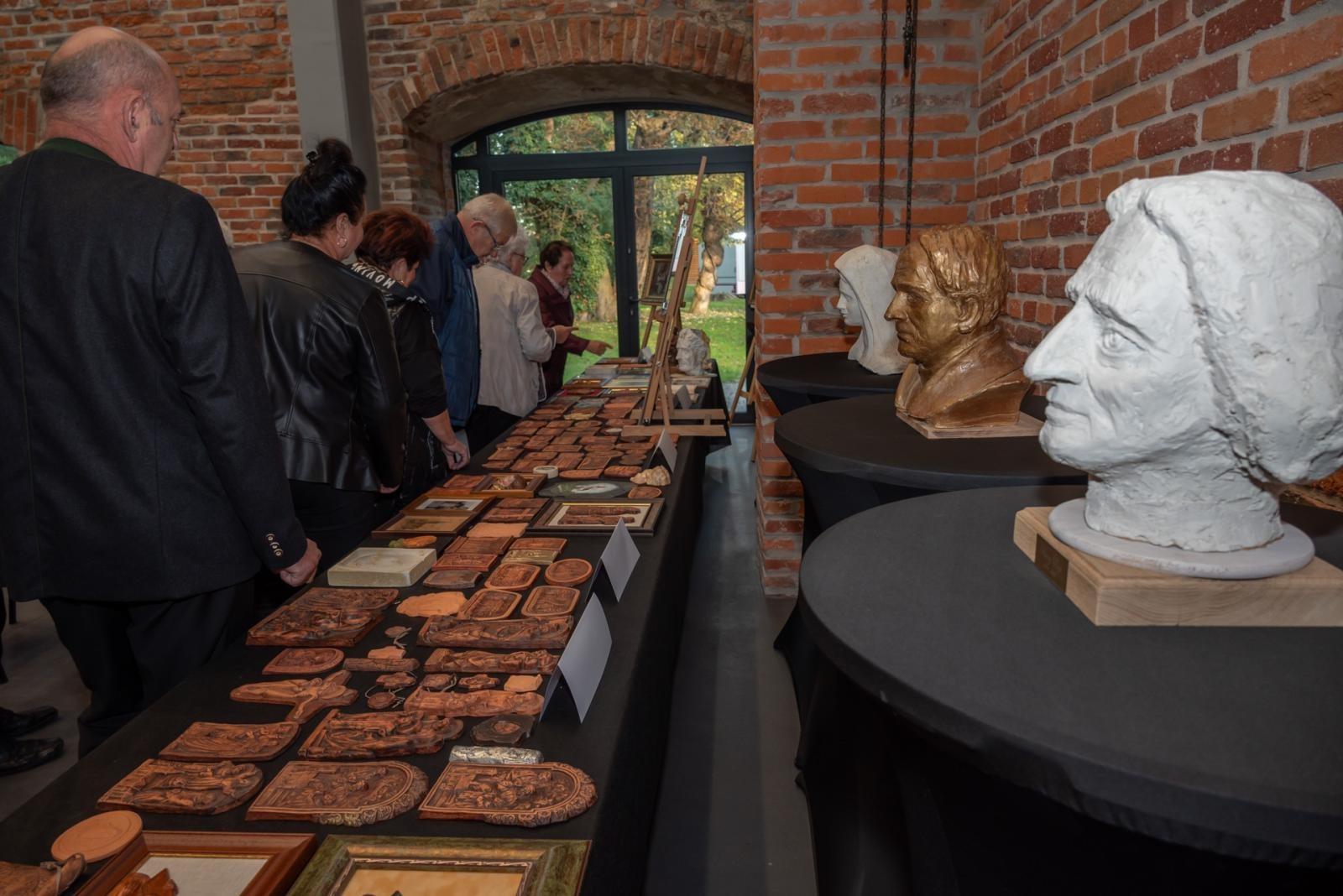 Zdjęcie w galerii na portalu naszraciborz.pl: Inauguracja Roku Kulturalnego Gminy Krzyżanowice. Nagroda dla twórcy pomnika Eichendorffa wiadomości z regionu