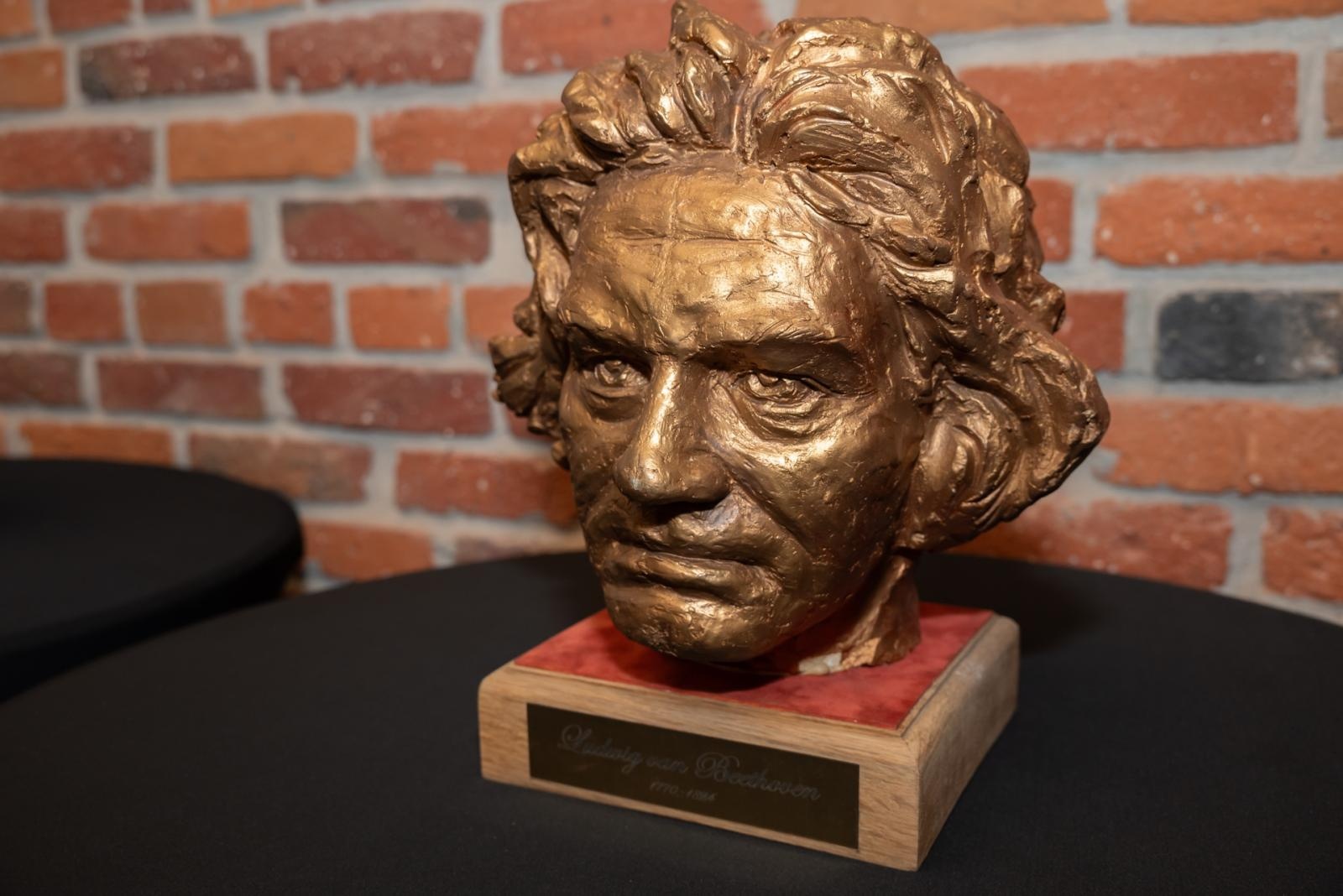 Zdjęcie w galerii na portalu naszraciborz.pl: Inauguracja Roku Kulturalnego Gminy Krzyżanowice. Nagroda dla twórcy pomnika Eichendorffa wiadomości z regionu