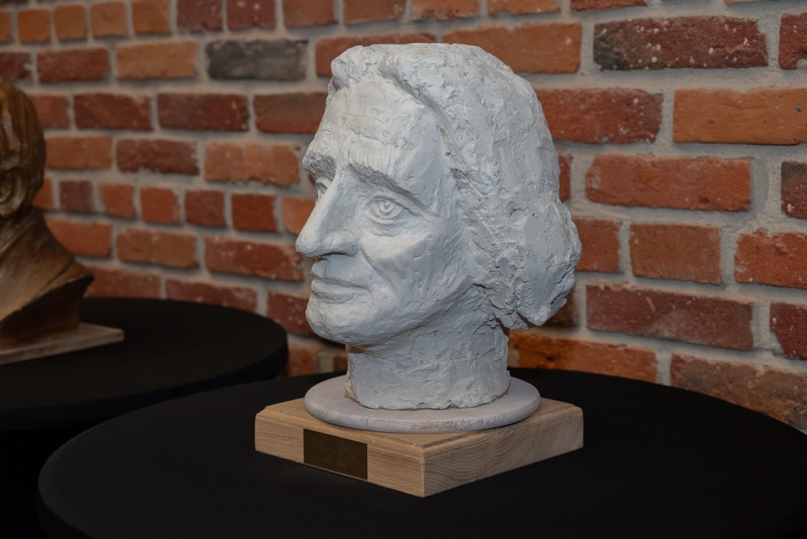 Zdjęcie w galerii na portalu naszraciborz.pl: Inauguracja Roku Kulturalnego Gminy Krzyżanowice. Nagroda dla twórcy pomnika Eichendorffa wiadomości z regionu