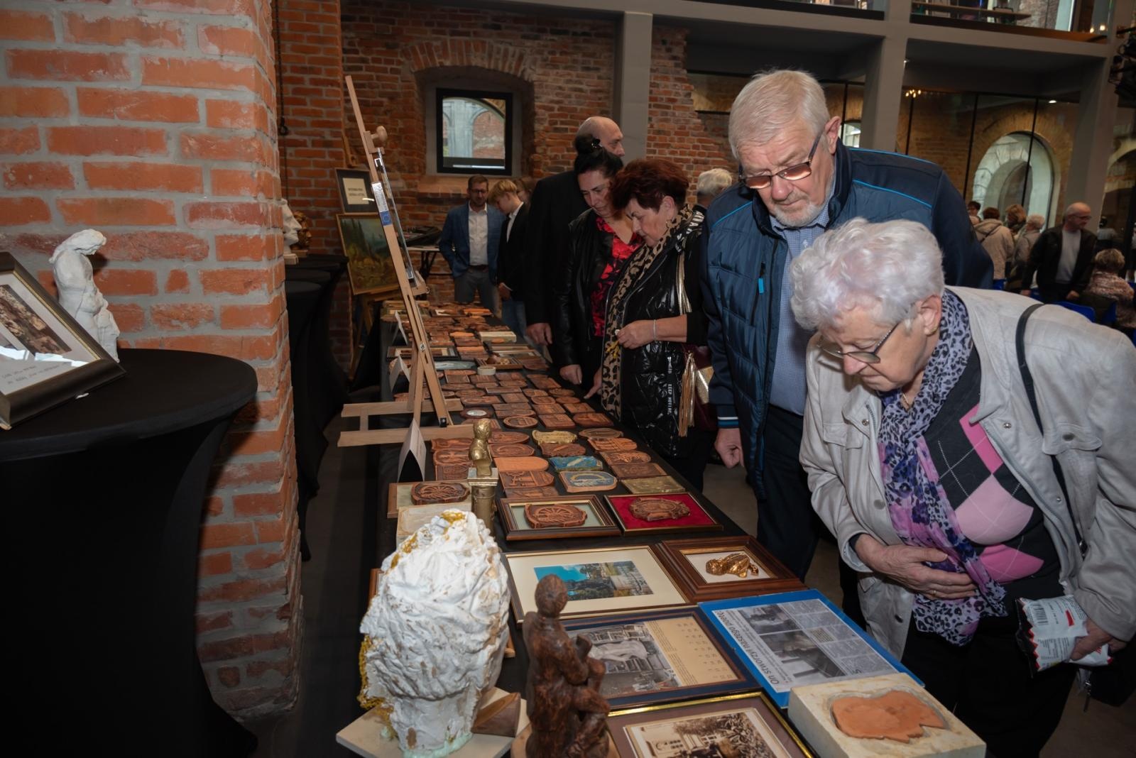 Zdjęcie w galerii na portalu naszraciborz.pl: Inauguracja Roku Kulturalnego Gminy Krzyżanowice. Nagroda dla twórcy pomnika Eichendorffa wiadomości z regionu