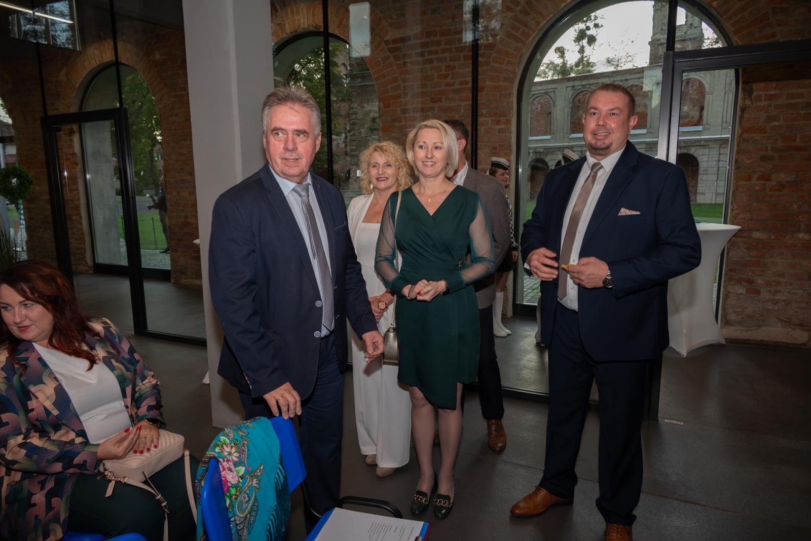 Zdjęcie w galerii na portalu naszraciborz.pl: Inauguracja Roku Kulturalnego Gminy Krzyżanowice. Nagroda dla twórcy pomnika Eichendorffa wiadomości z regionu