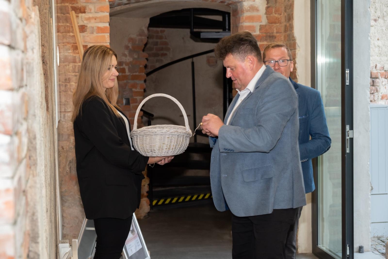 Zdjęcie w galerii na portalu naszraciborz.pl: Inauguracja Roku Kulturalnego Gminy Krzyżanowice. Nagroda dla twórcy pomnika Eichendorffa wiadomości z regionu