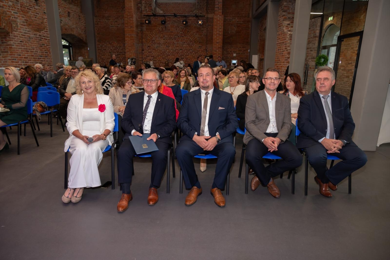 Zdjęcie w galerii na portalu naszraciborz.pl: Inauguracja Roku Kulturalnego Gminy Krzyżanowice. Nagroda dla twórcy pomnika Eichendorffa wiadomości z regionu