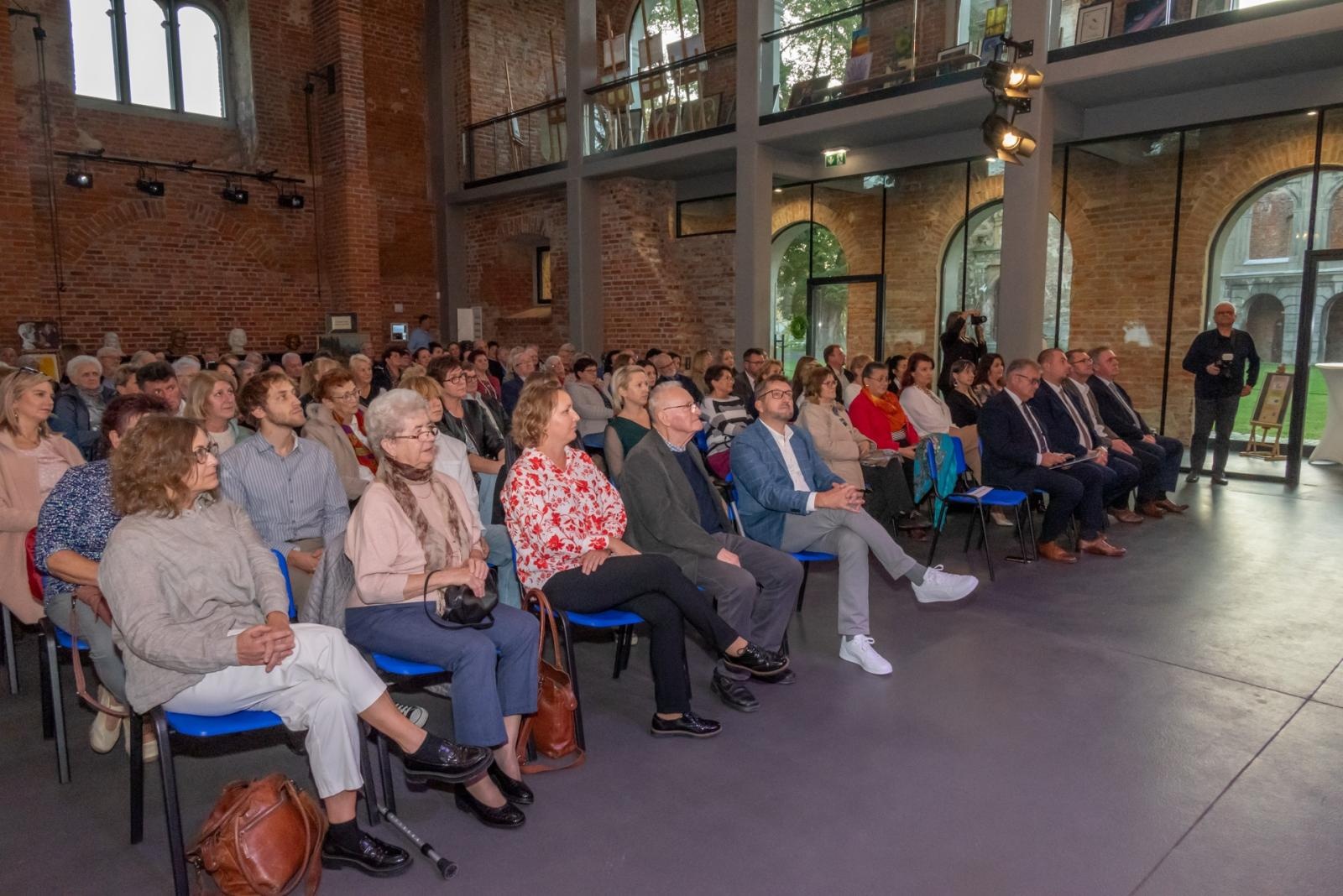 Zdjęcie w galerii na portalu naszraciborz.pl: Inauguracja Roku Kulturalnego Gminy Krzyżanowice. Nagroda dla twórcy pomnika Eichendorffa wiadomości z regionu