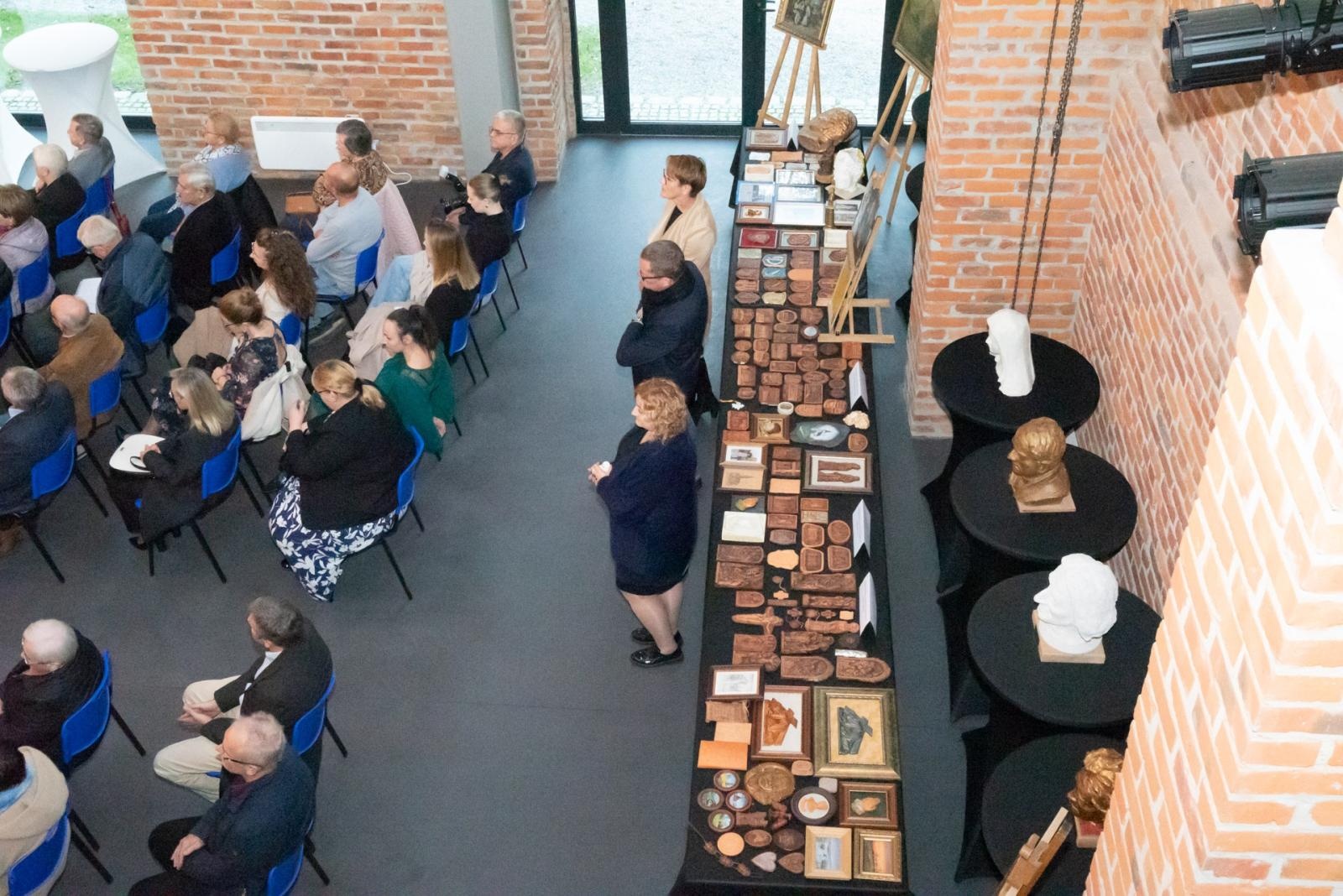 Zdjęcie w galerii na portalu naszraciborz.pl: Inauguracja Roku Kulturalnego Gminy Krzyżanowice. Nagroda dla twórcy pomnika Eichendorffa wiadomości z regionu