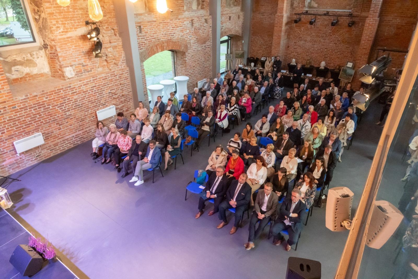 Zdjęcie w galerii na portalu naszraciborz.pl: Inauguracja Roku Kulturalnego Gminy Krzyżanowice. Nagroda dla twórcy pomnika Eichendorffa wiadomości z regionu