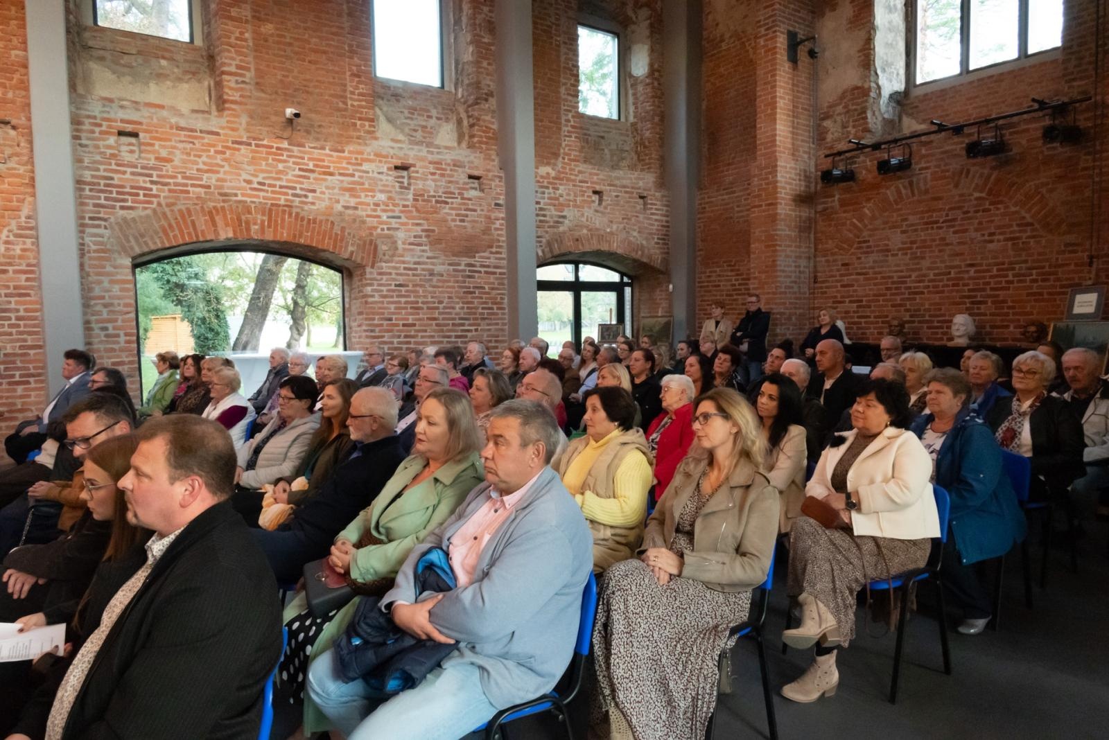 Zdjęcie w galerii na portalu naszraciborz.pl: Inauguracja Roku Kulturalnego Gminy Krzyżanowice. Nagroda dla twórcy pomnika Eichendorffa wiadomości z regionu