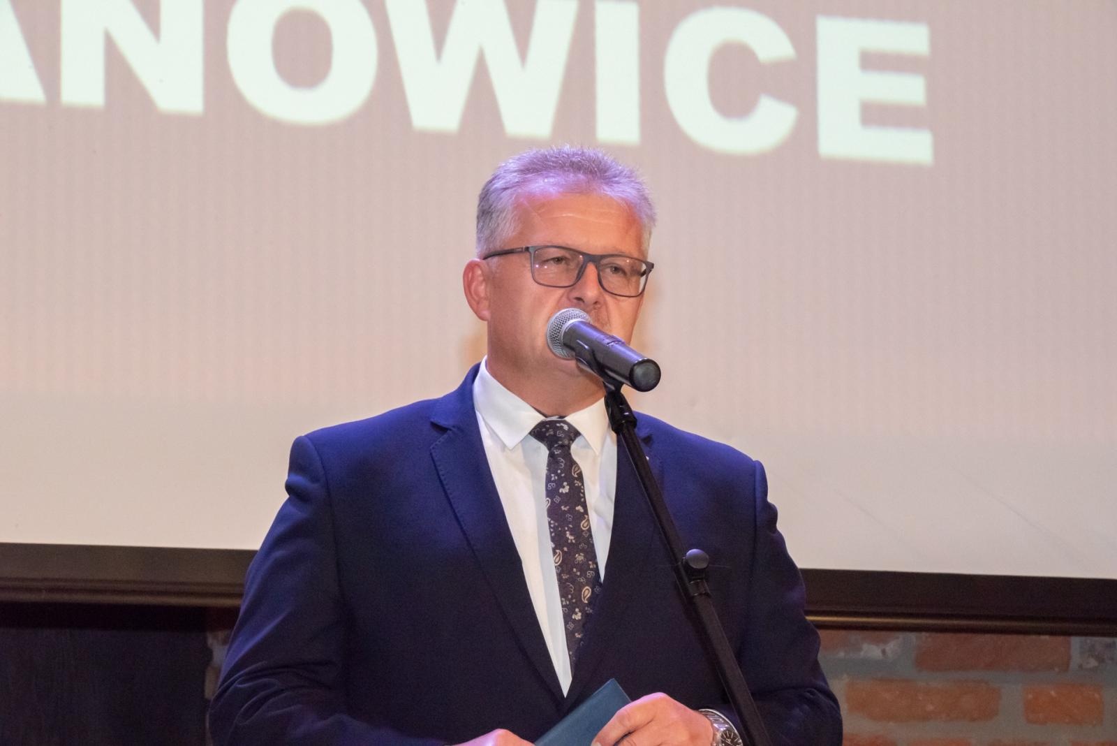 Zdjęcie w galerii na portalu naszraciborz.pl: Inauguracja Roku Kulturalnego Gminy Krzyżanowice. Nagroda dla twórcy pomnika Eichendorffa wiadomości z regionu