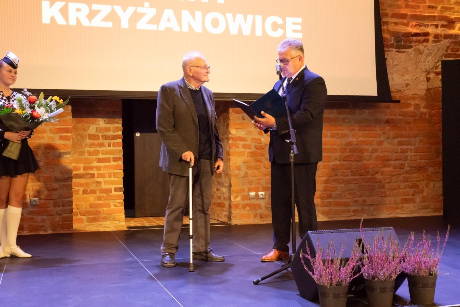 Zdjęcie w galerii na portalu naszraciborz.pl: Inauguracja Roku Kulturalnego Gminy Krzyżanowice. Nagroda dla twórcy pomnika Eichendorffa wiadomości z regionu