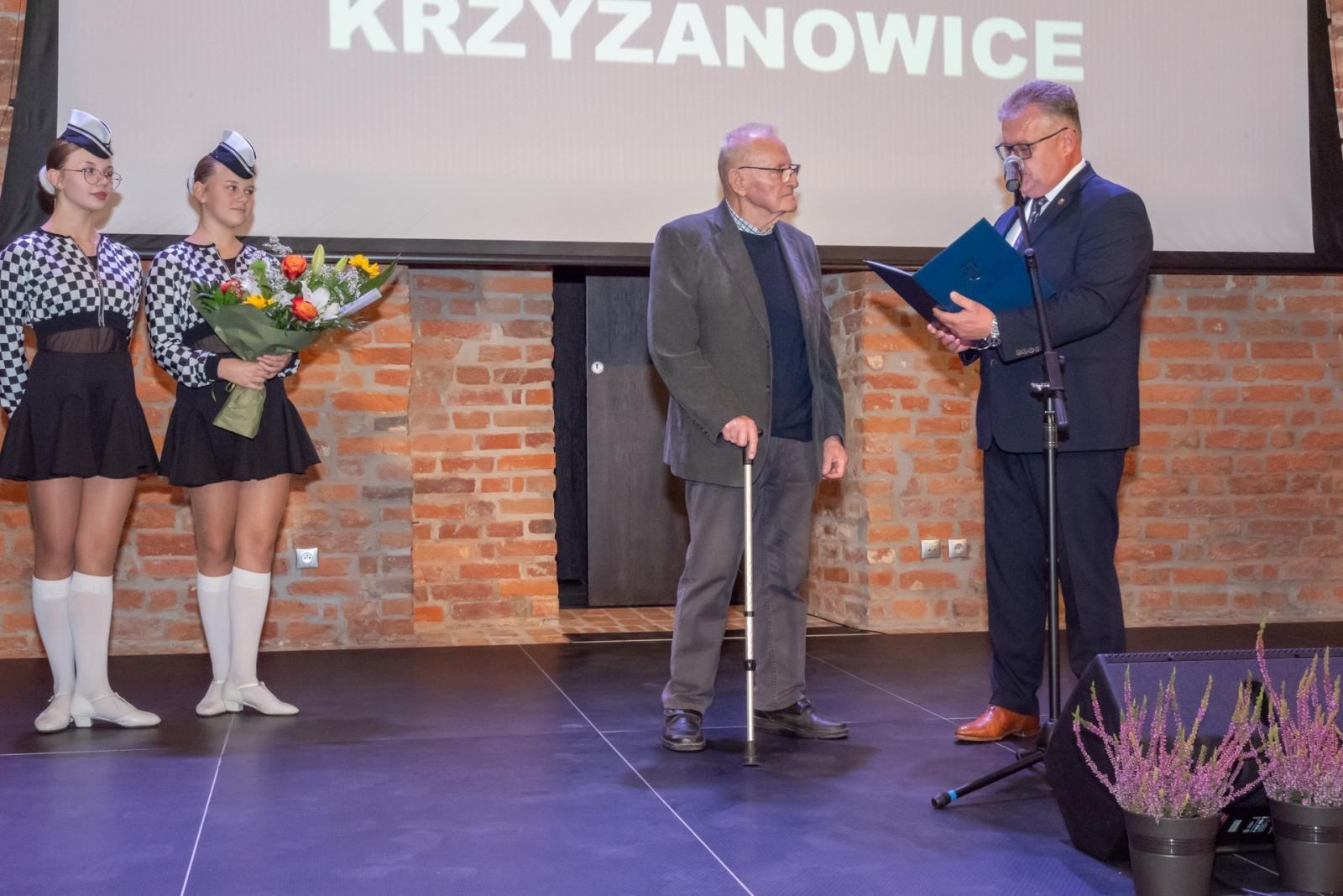 Zdjęcie w galerii na portalu naszraciborz.pl: Inauguracja Roku Kulturalnego Gminy Krzyżanowice. Nagroda dla twórcy pomnika Eichendorffa wiadomości z regionu