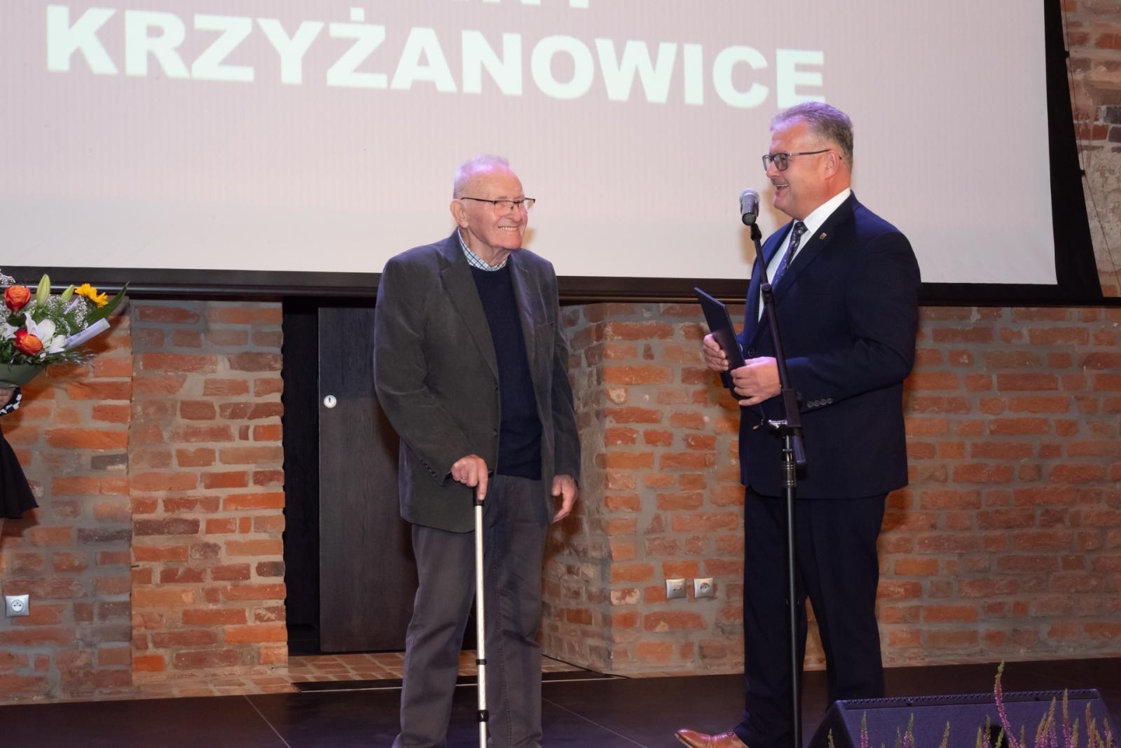Zdjęcie w galerii na portalu naszraciborz.pl: Inauguracja Roku Kulturalnego Gminy Krzyżanowice. Nagroda dla twórcy pomnika Eichendorffa wiadomości z regionu