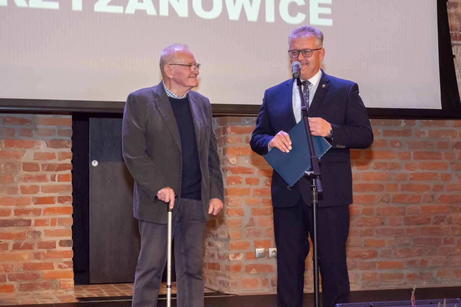 Zdjęcie w galerii na portalu naszraciborz.pl: Inauguracja Roku Kulturalnego Gminy Krzyżanowice. Nagroda dla twórcy pomnika Eichendorffa wiadomości z regionu