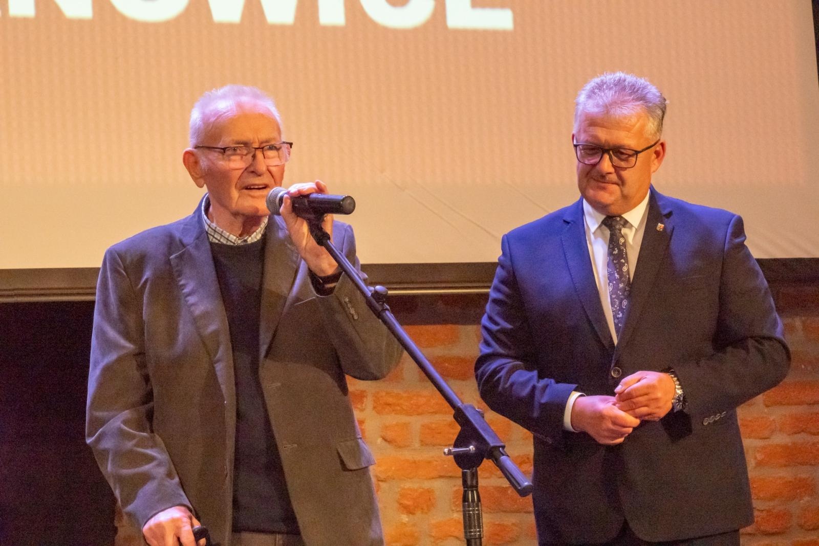 Zdjęcie w galerii na portalu naszraciborz.pl: Inauguracja Roku Kulturalnego Gminy Krzyżanowice. Nagroda dla twórcy pomnika Eichendorffa wiadomości z regionu